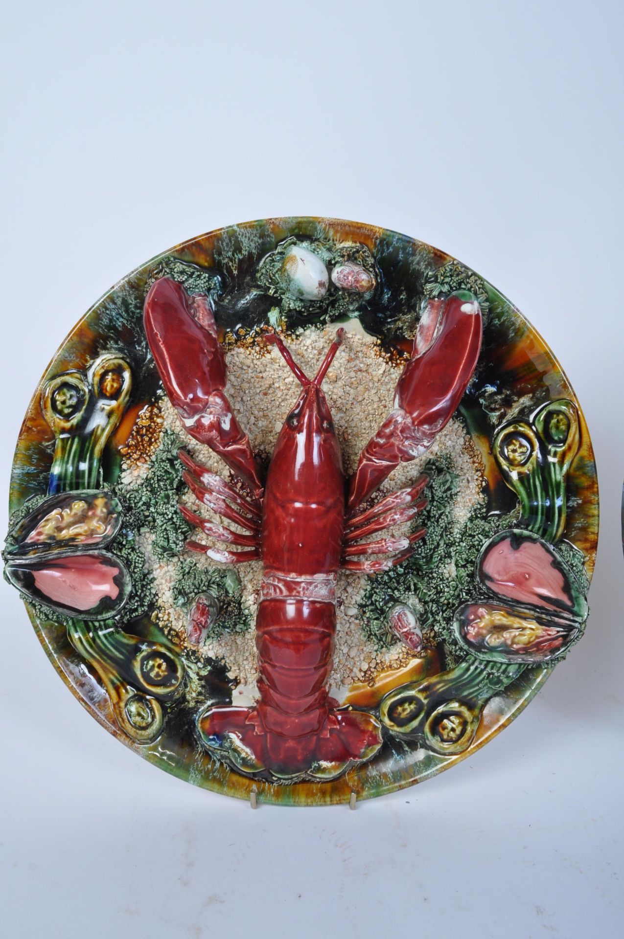 TWO VINTAGE PORTUGUESE PALISSY STYLE PLATES - LOBSTER & CRAB - Image 3 of 5