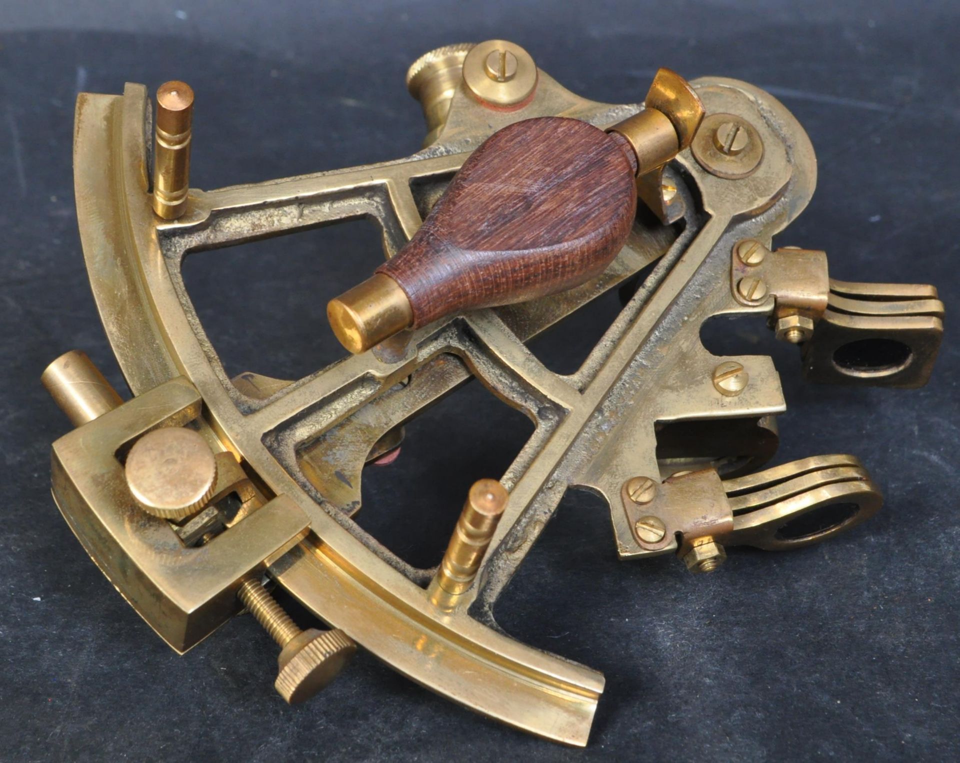 20TH CENTURY MAHOGANY AND BRASS CASED SEXTANT INSTRUMENT - Image 5 of 6