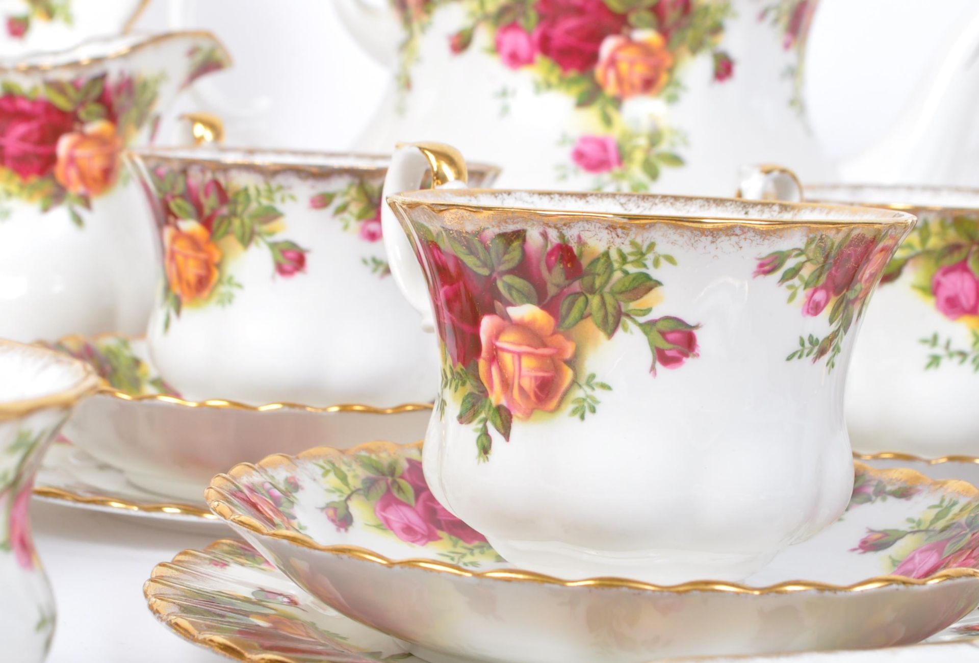 VINTAGE ROYAL ALBERT OLD COUNTRY ROSES TEA SERVICE - Image 5 of 6