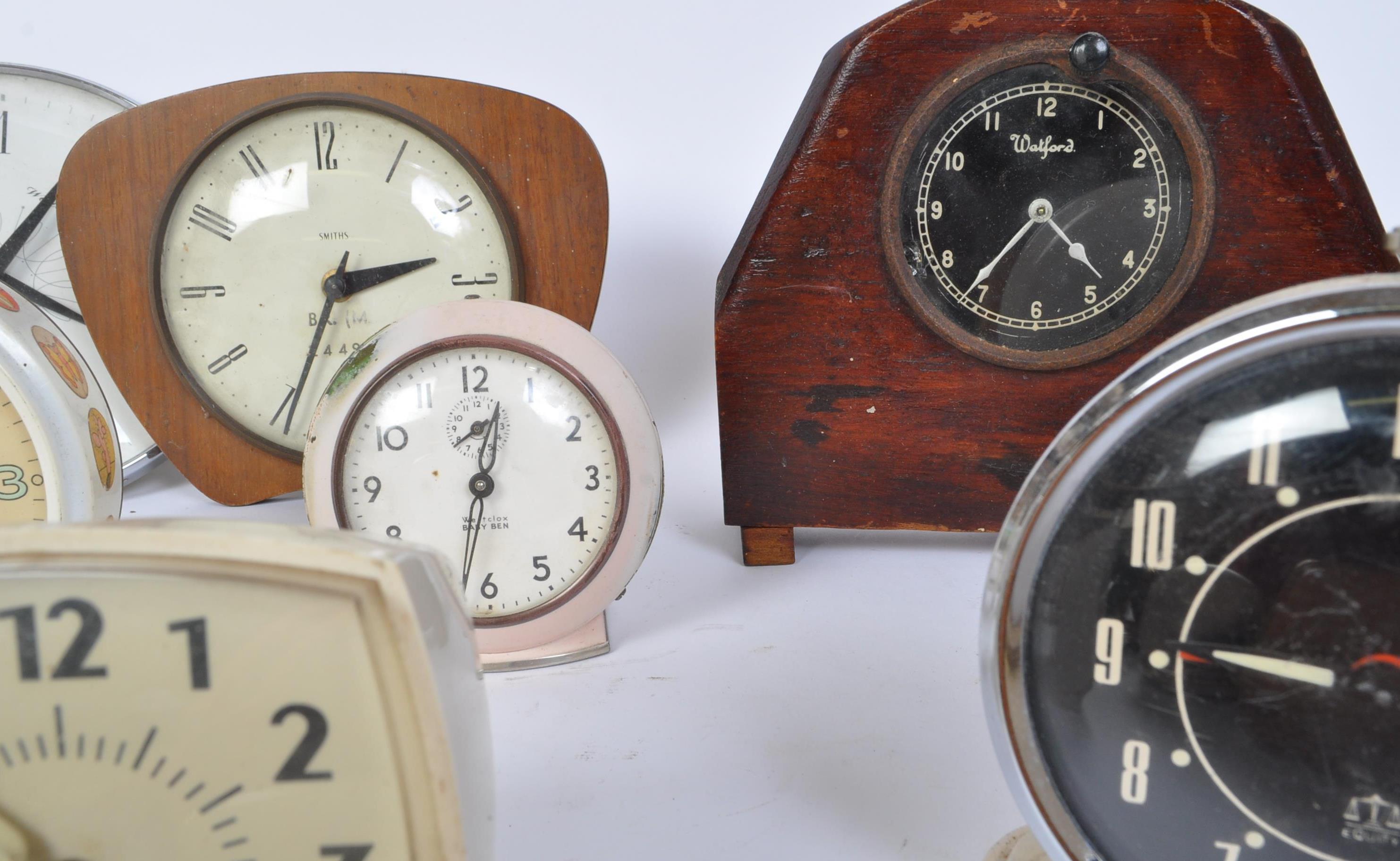 COLLECTION OF VINTAGE CLOCK & TRAVEL ALARM CLOCKS - Image 4 of 5