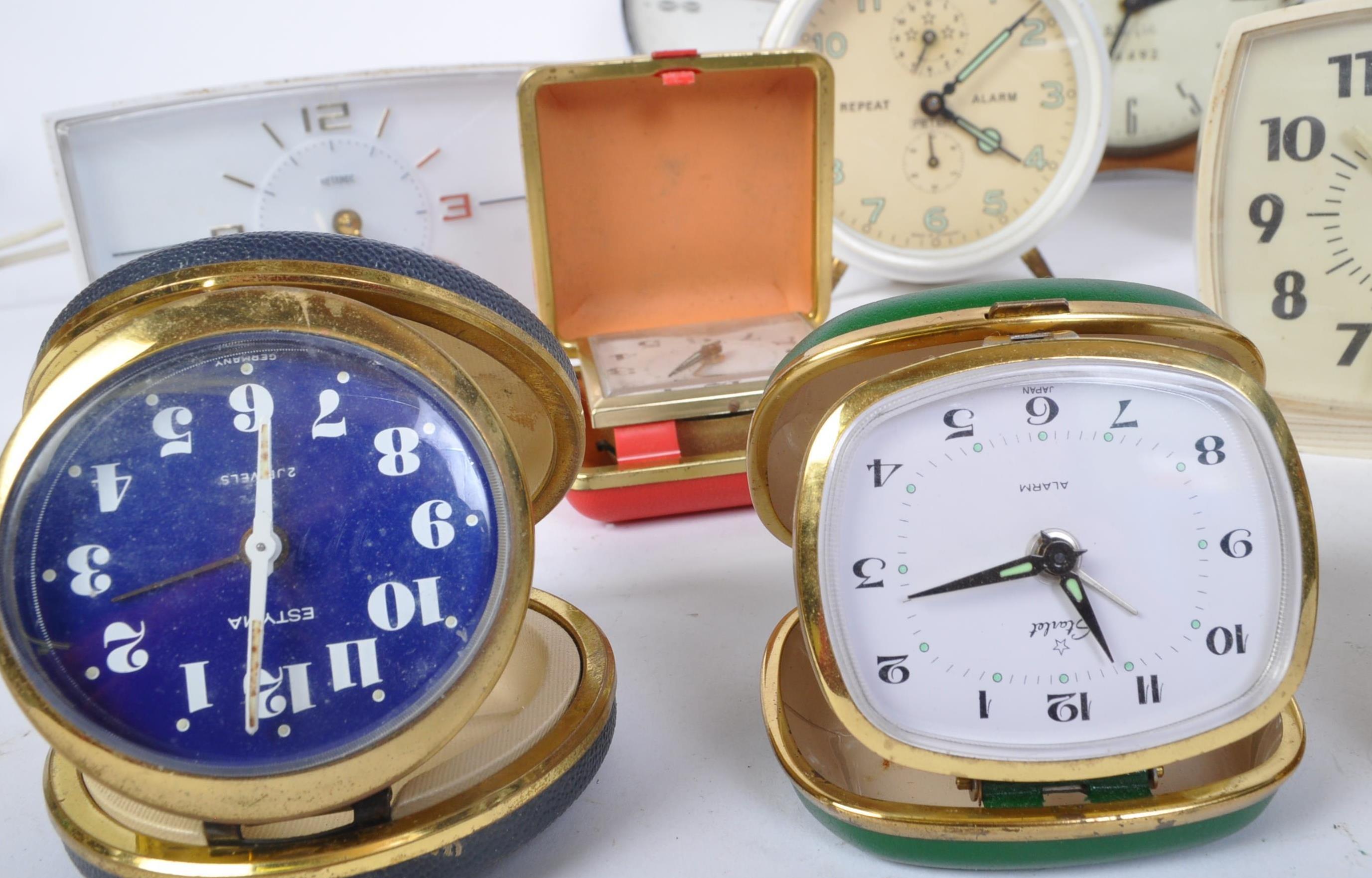 COLLECTION OF VINTAGE CLOCK & TRAVEL ALARM CLOCKS - Image 3 of 5