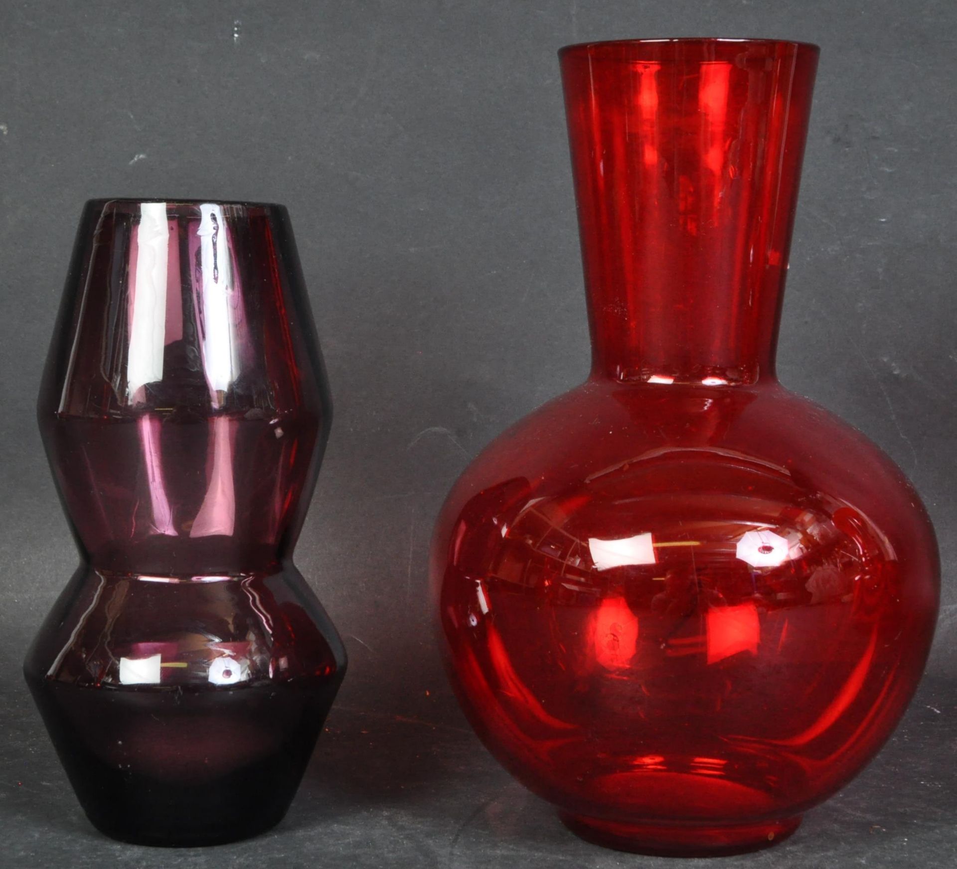 ASSORTMENT OF VINTAGE ITALIAN STUDIO ART GLASS VASES - Image 3 of 4