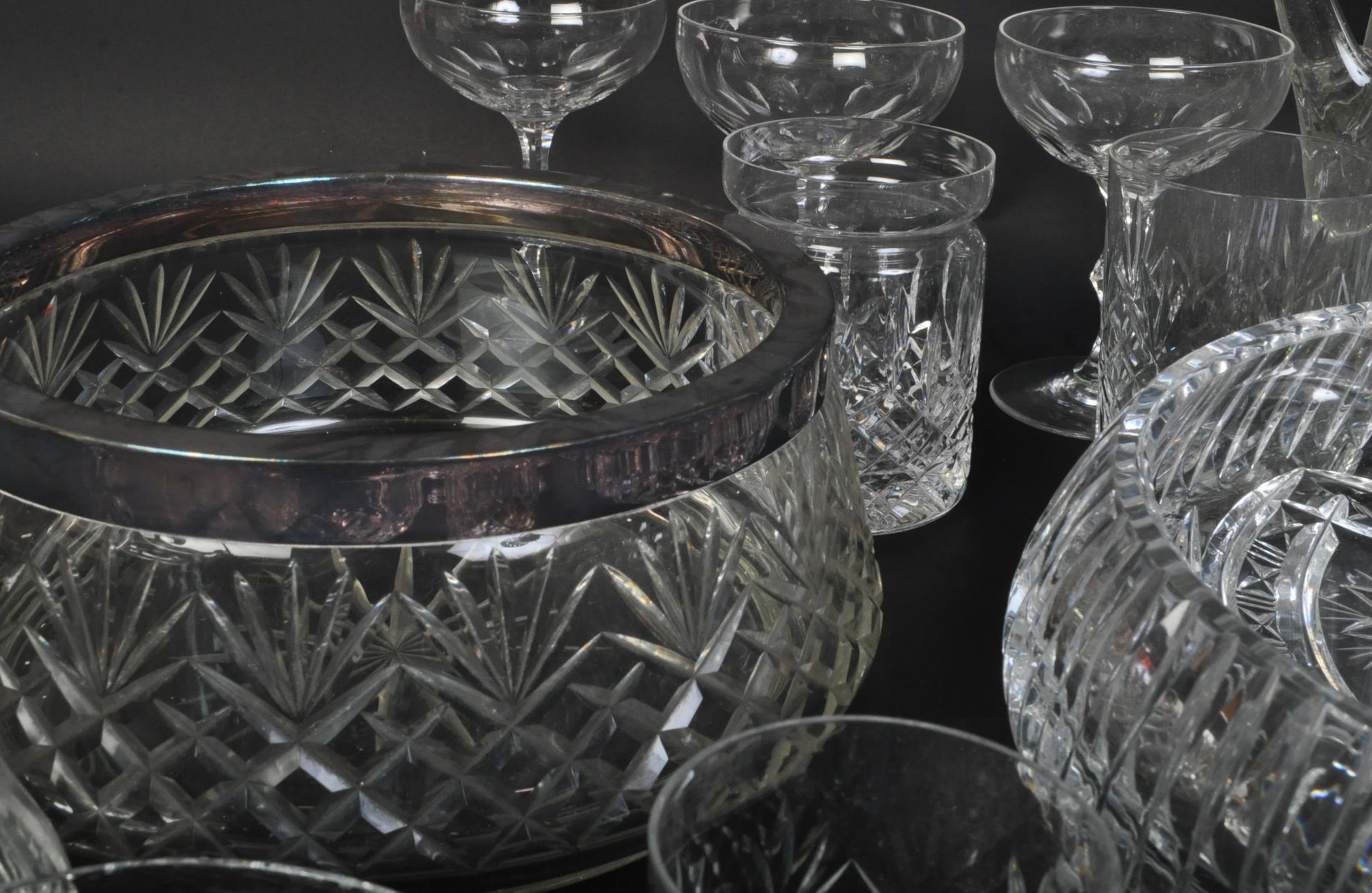 LARGE COLLECTION OF 20TH CENTURY CUT GLASS WARES - Image 4 of 7