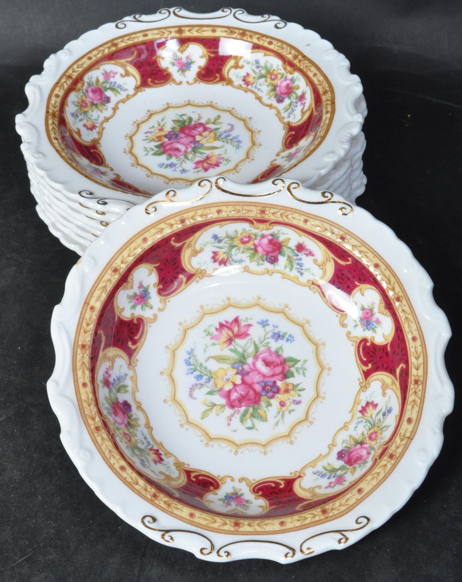 ROYAL ALBERT LADY HAMILTON VINTAGE PLATES & SERVING BOWL - Image 3 of 6