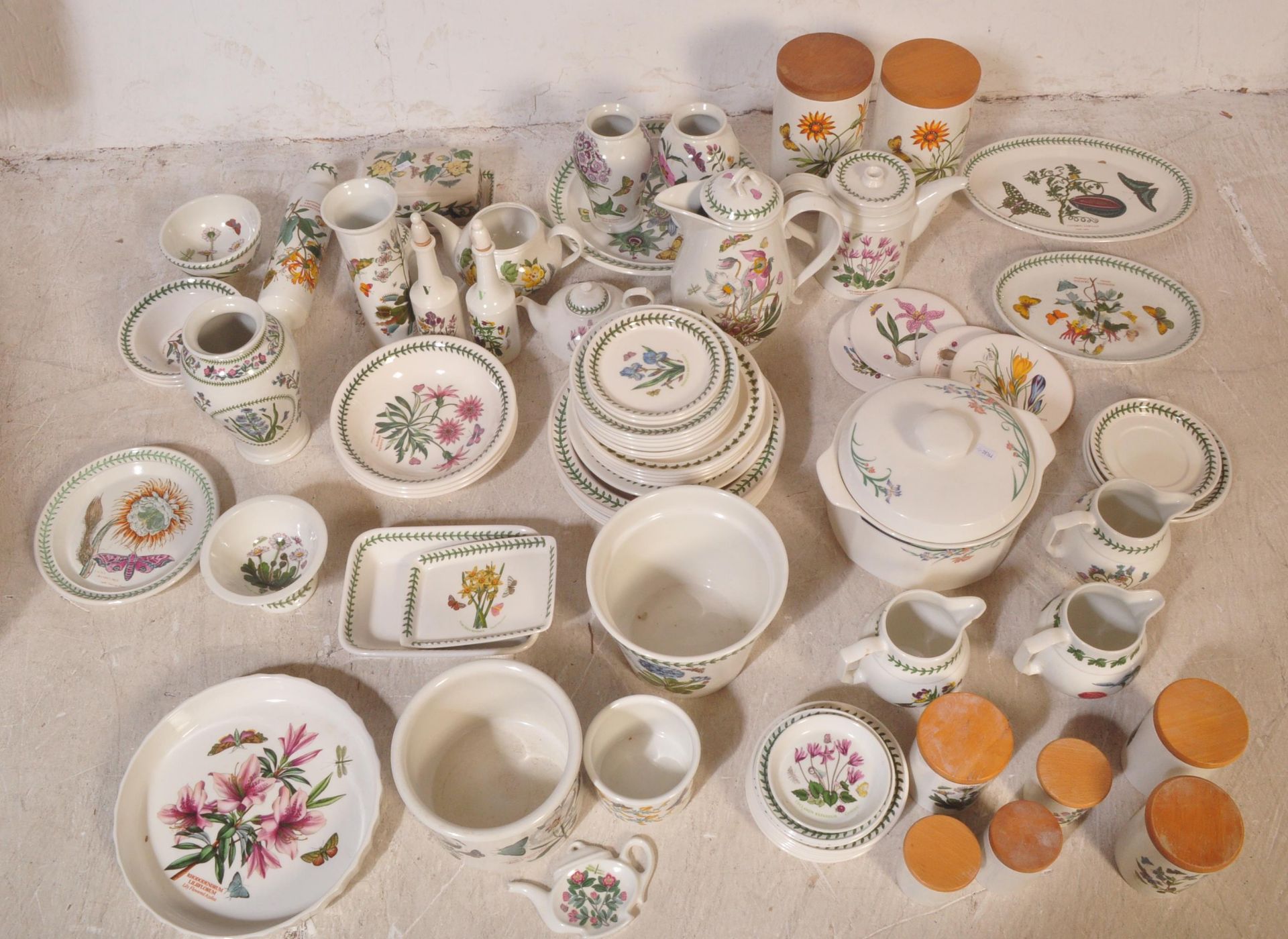 LARGE COLLECTION OF PORTMEIRION BOTANICAL CERAMICS - Image 2 of 7