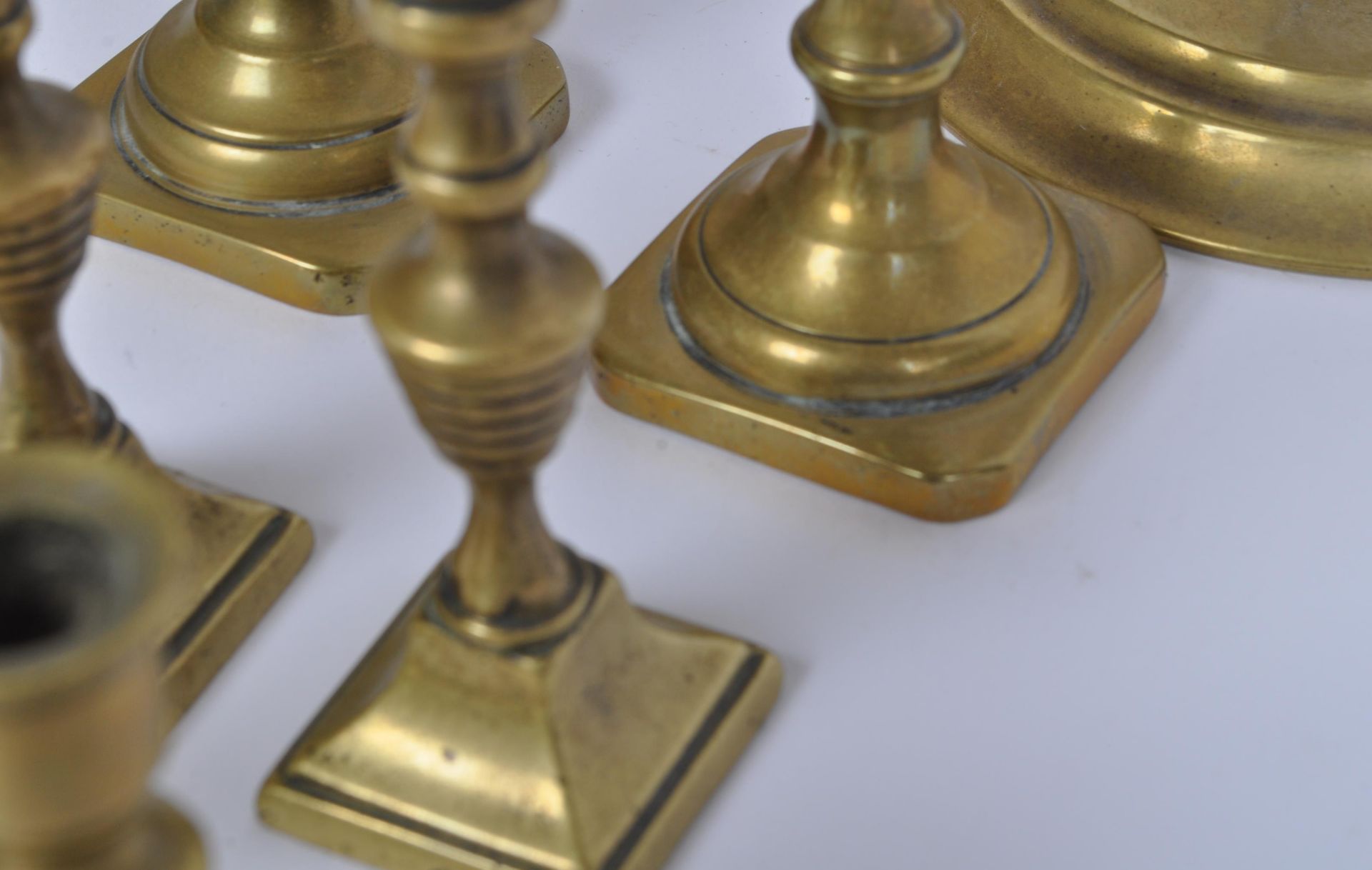 ASSORTMENT OF EARLY 20TH CENTURY BRASS CANDLESTICKS - Image 4 of 4