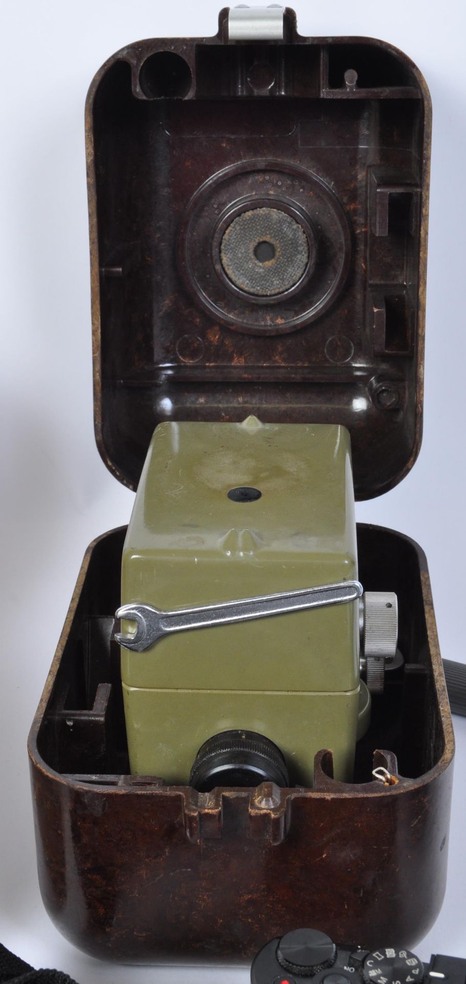 20TH CENTURY KERN GK1-A LEVEL & CAMERAS - Image 4 of 5