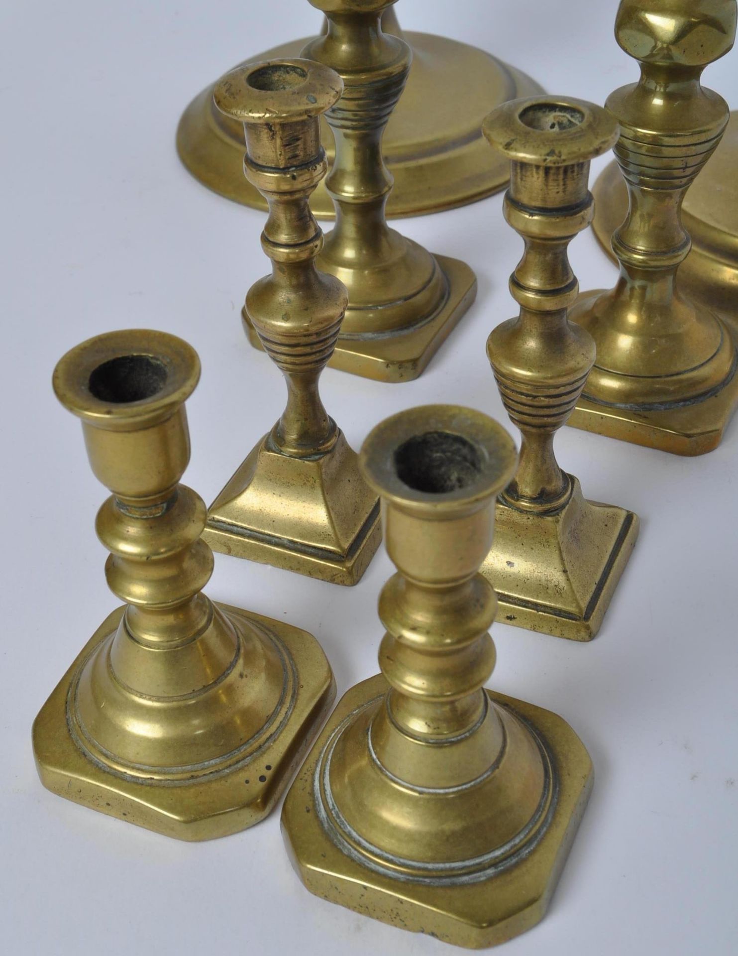 ASSORTMENT OF EARLY 20TH CENTURY BRASS CANDLESTICKS - Image 2 of 4