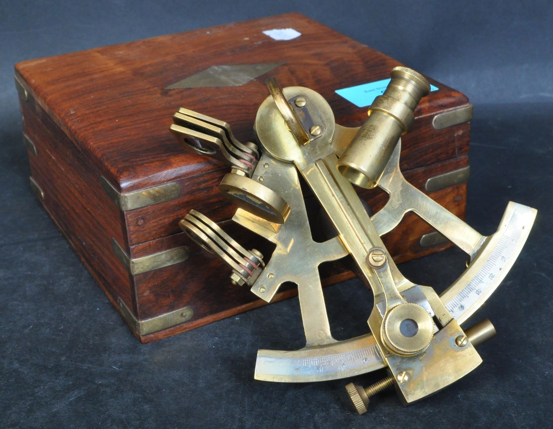 20TH CENTURY MAHOGANY AND BRASS CASED SEXTANT INSTRUMENT