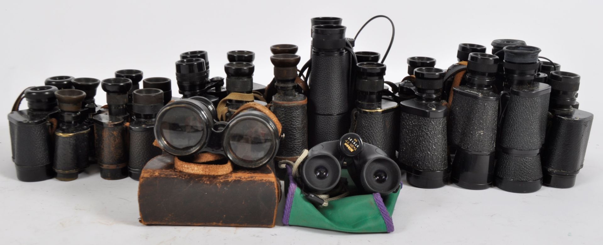 MIXED COLLECTION OF VINTAGE BINOCULARS INCLUDING MILITARY ISSUE - Image 6 of 6