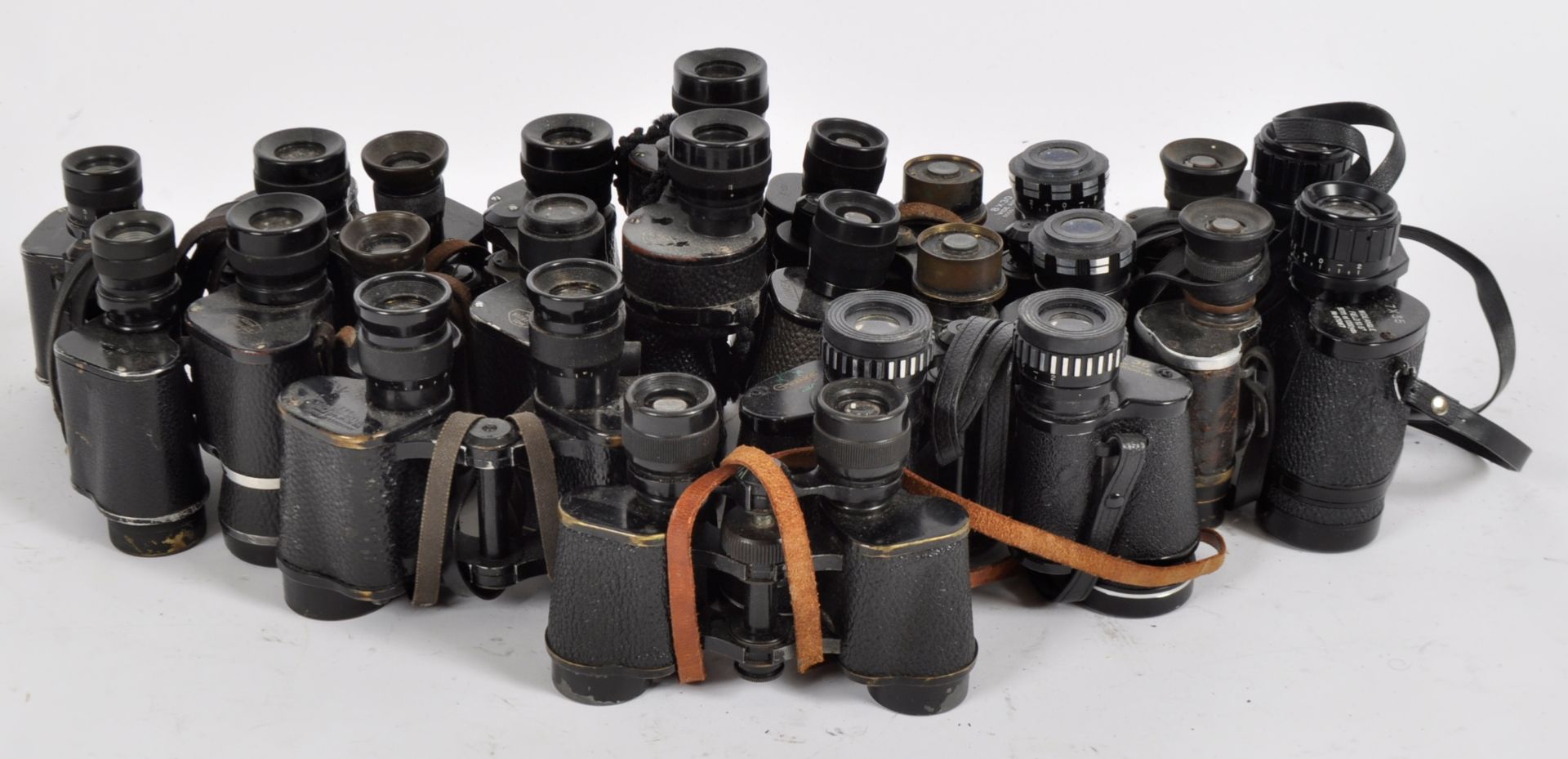 MIXED COLLECTION OF VINTAGE BINOCULARS - Image 4 of 4