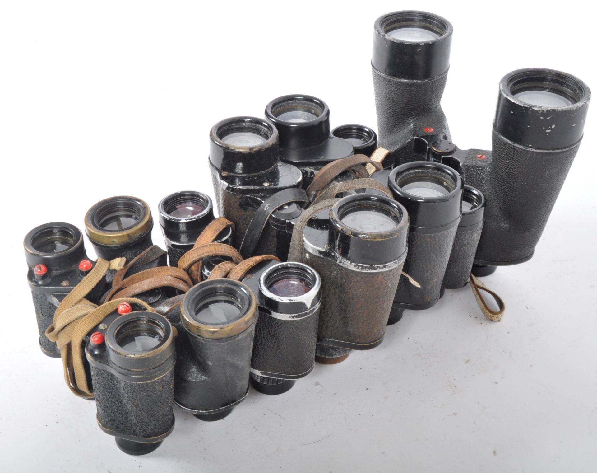 MIXED COLLECTION OF VINTAGE BINOCULARS - Image 4 of 5