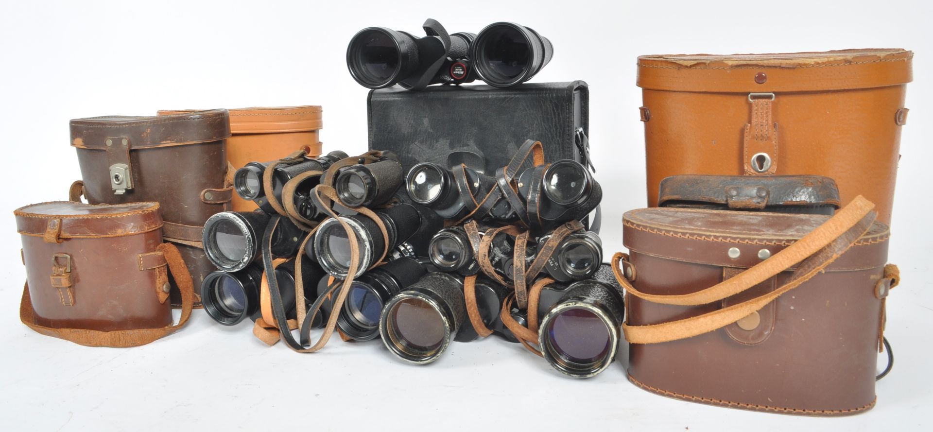 MIXED COLLECTION OF VINTAGE CASED BINOCULARS - Image 5 of 5