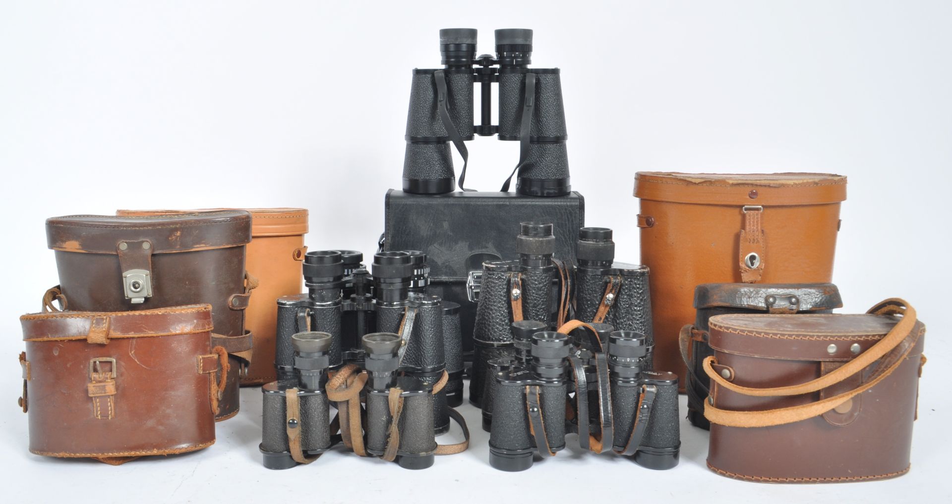 MIXED COLLECTION OF VINTAGE CASED BINOCULARS - Image 3 of 5