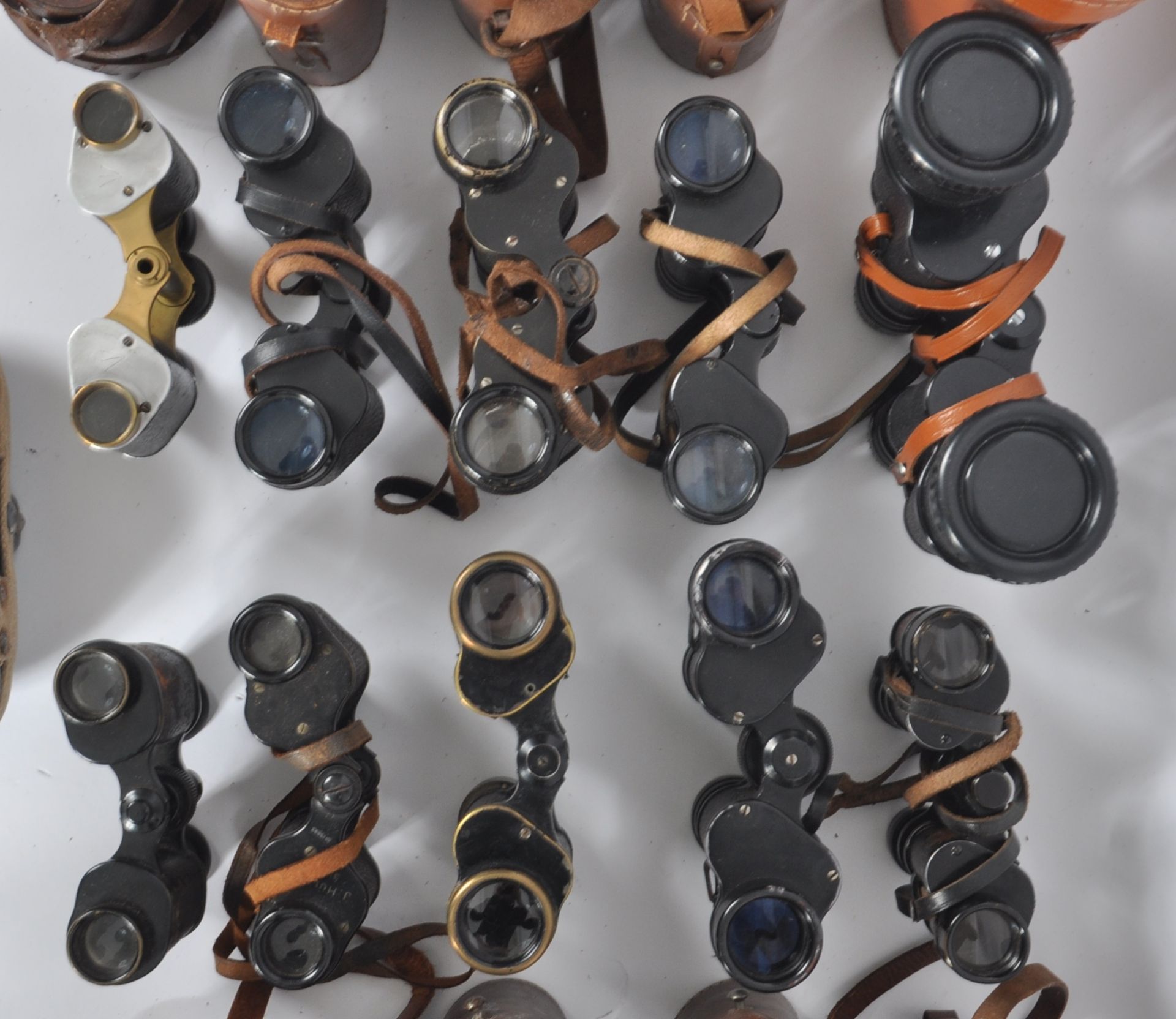 MIXED COLLECTION OF VINTAGE BINOCULARS - Image 3 of 5