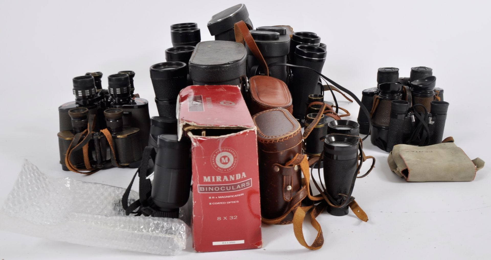 MIXED COLLECTION OF VINTAGE BINOCULARS - Image 5 of 9