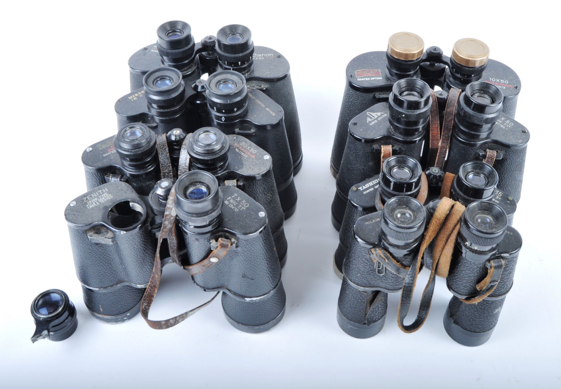 A MIXED COLLECTION OF VINTAGE BINOCULARS - Image 2 of 5