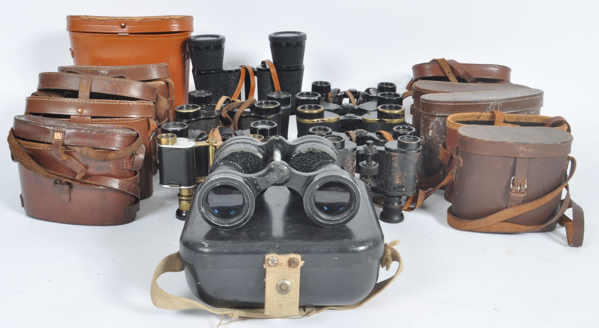 MIXED COLLECTION OF VINTAGE BINOCULARS - Image 2 of 5