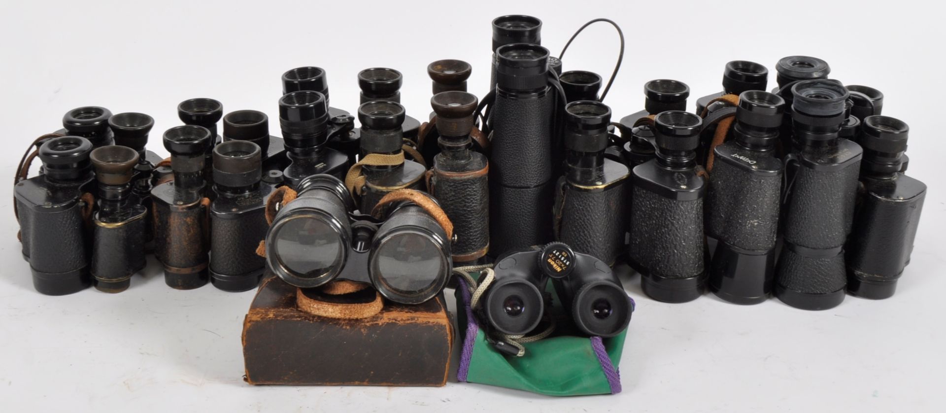 MIXED COLLECTION OF VINTAGE BINOCULARS INCLUDING MILITARY ISSUE - Image 2 of 6