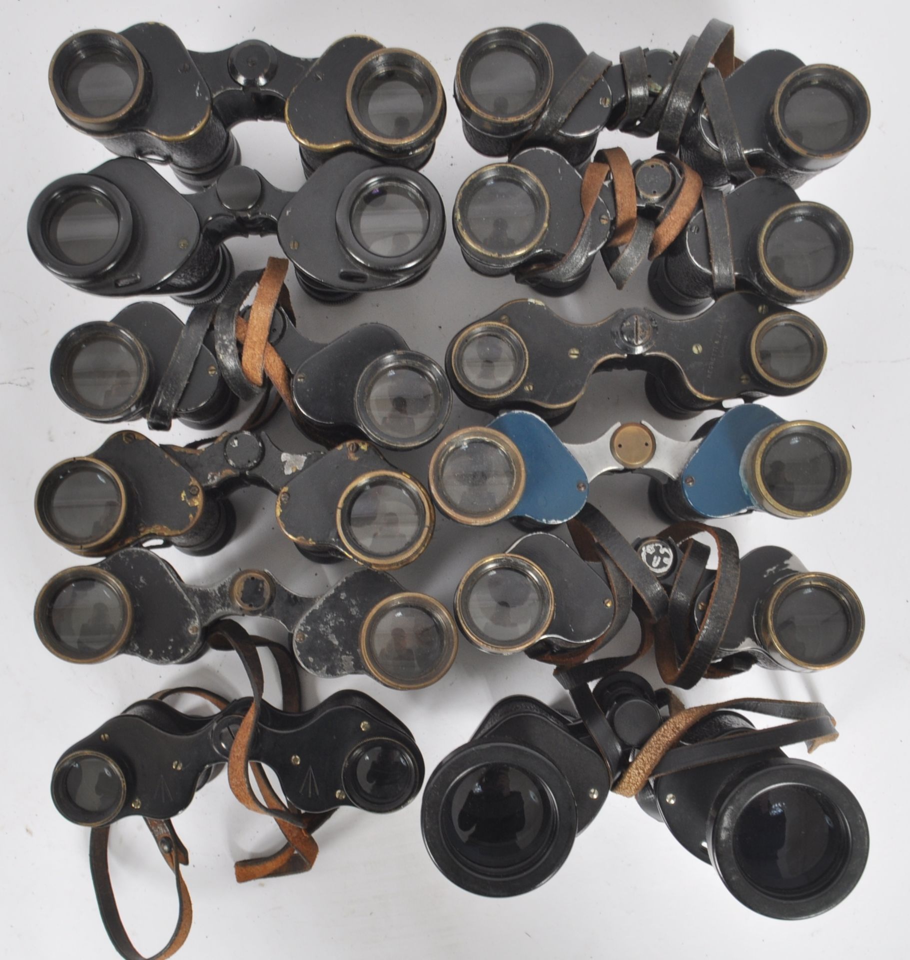 MIXED COLLECTION OF VINTAGE BINOCULARS - Image 4 of 5