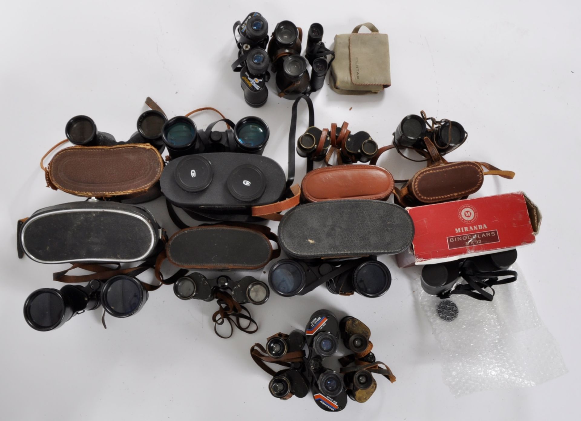 MIXED COLLECTION OF VINTAGE BINOCULARS - Image 9 of 9