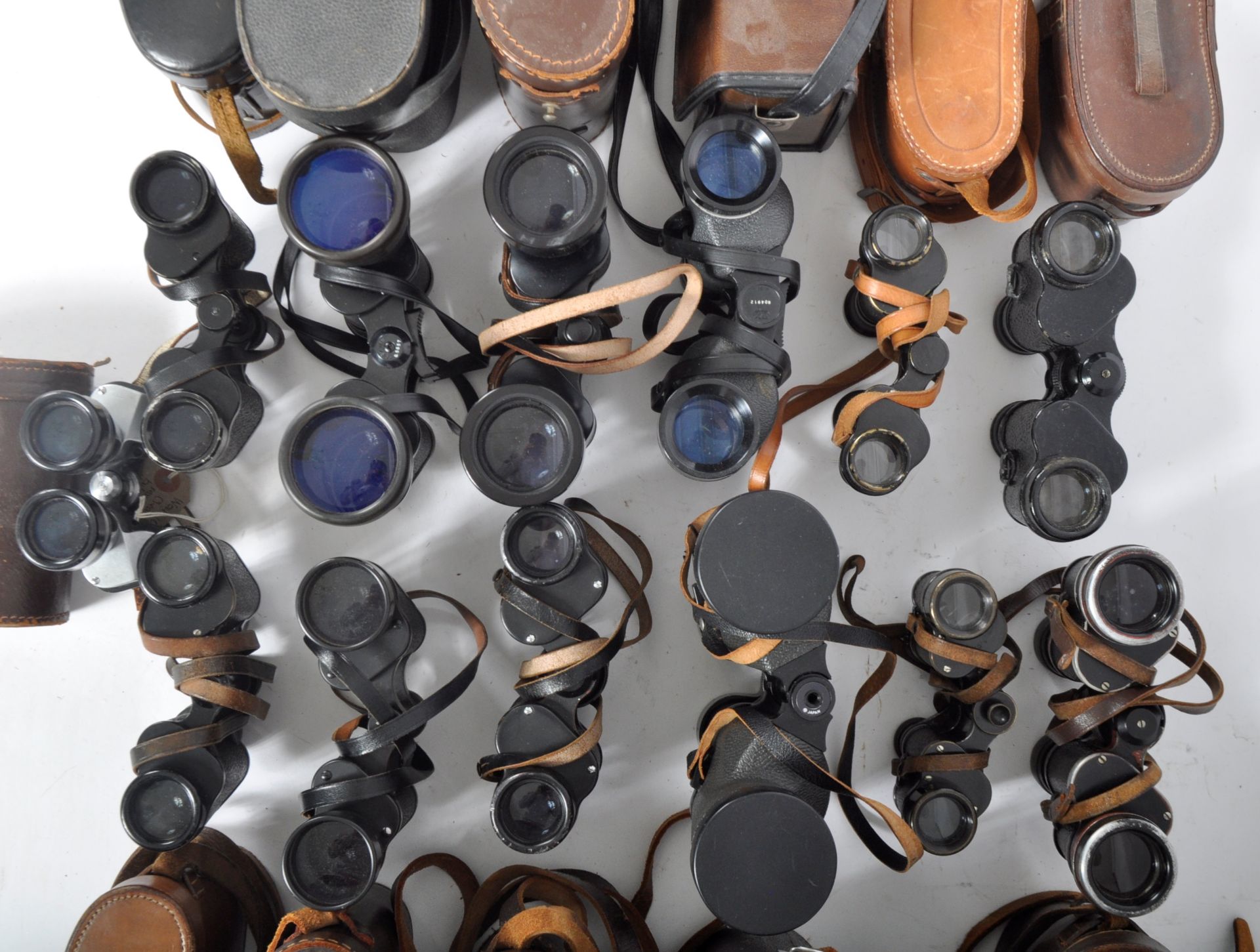 MIXED COLLECTION OF VINTAGE CASED BINOCULARS - Image 3 of 5