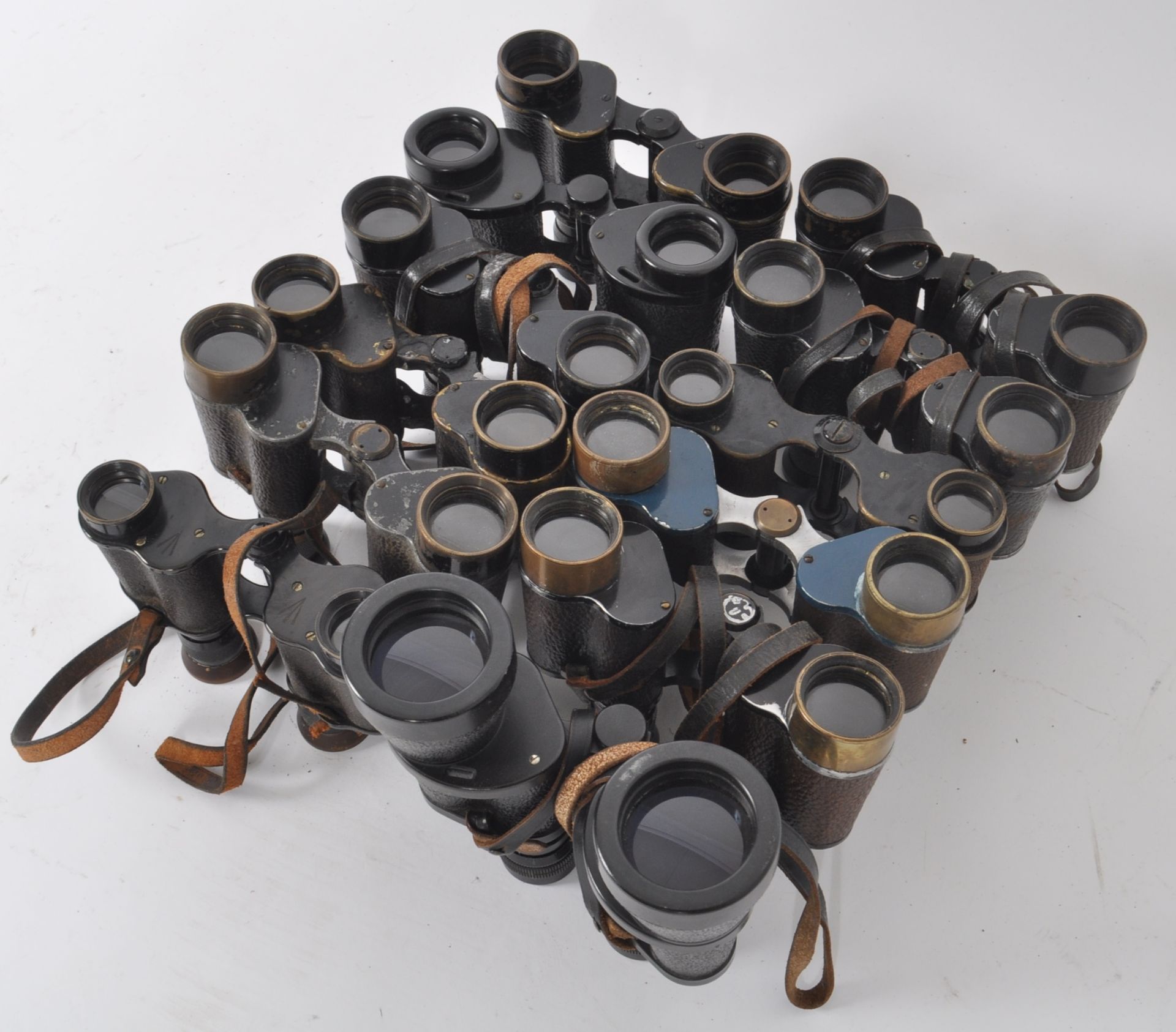 MIXED COLLECTION OF VINTAGE BINOCULARS - Image 5 of 5