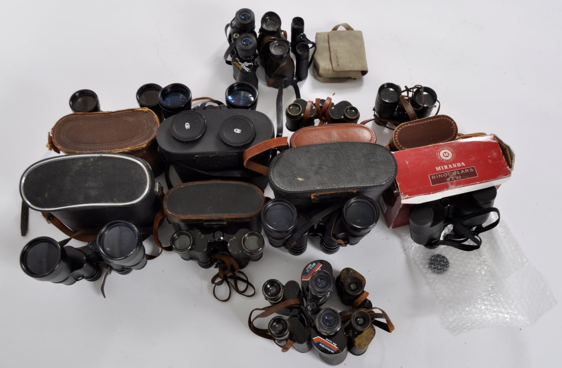 MIXED COLLECTION OF VINTAGE BINOCULARS - Image 2 of 9