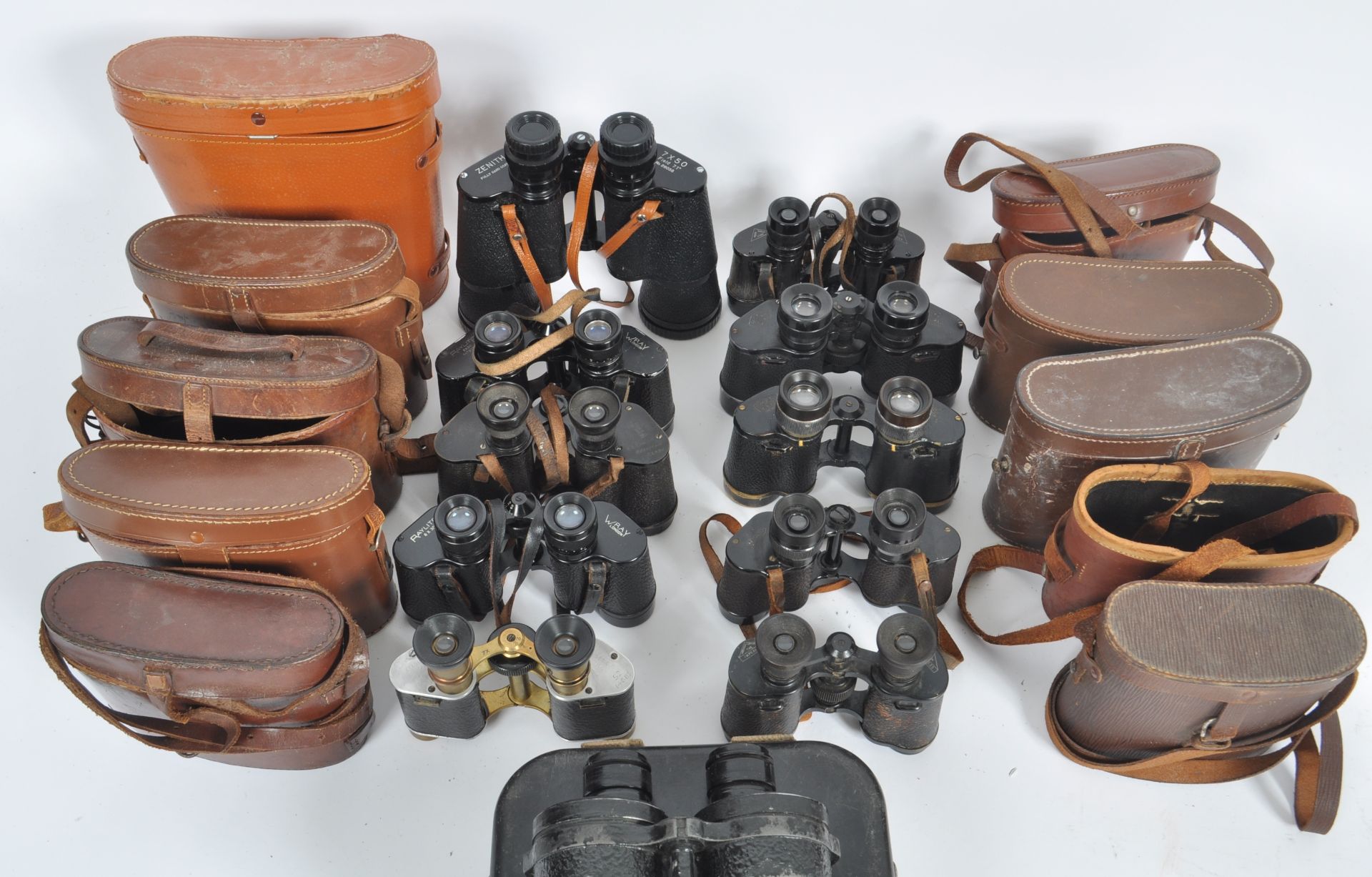 MIXED COLLECTION OF VINTAGE BINOCULARS - Image 5 of 5