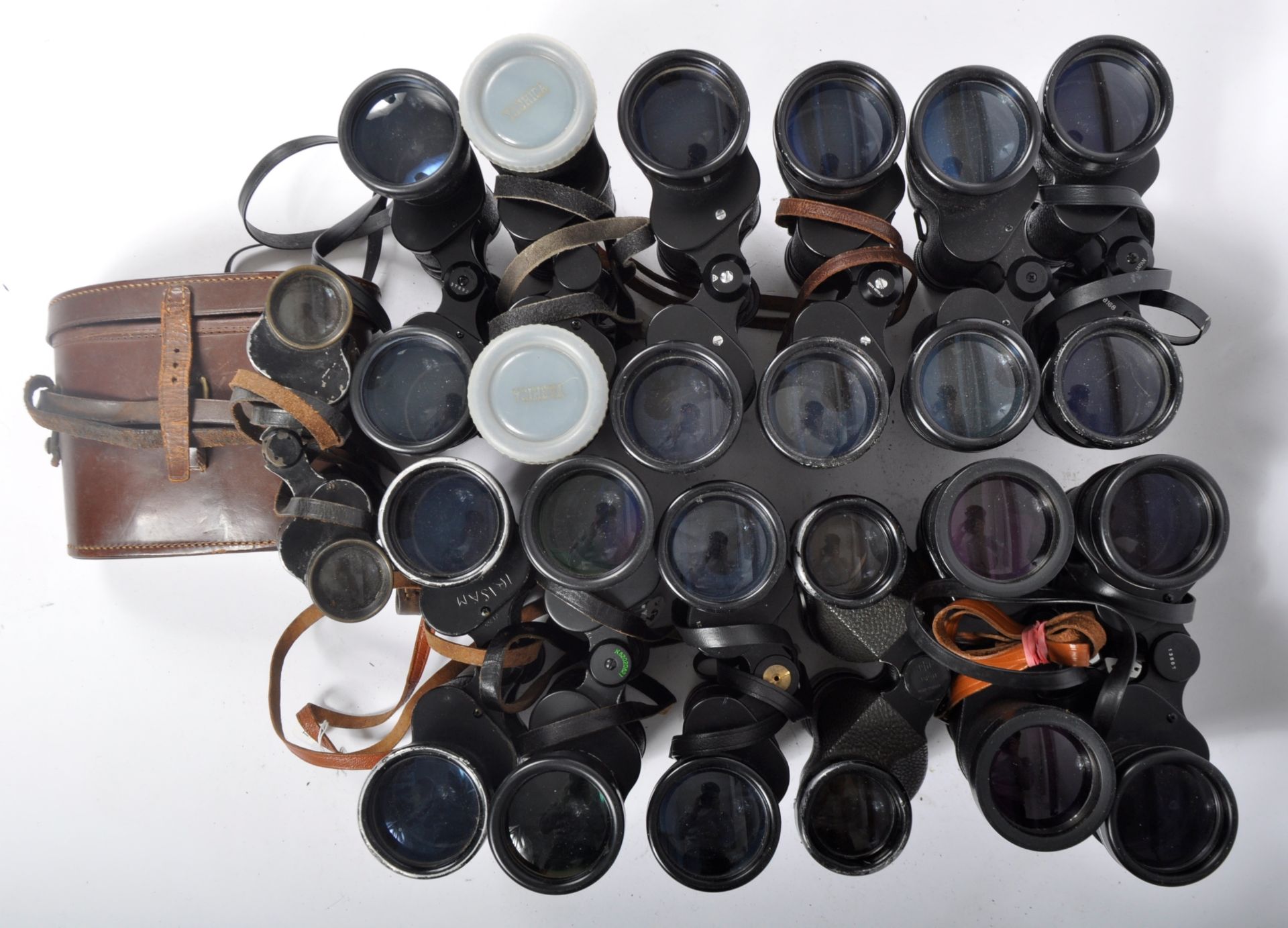 COLLECTION OF MIXED VINTAGE BINOCULARS - Image 4 of 5