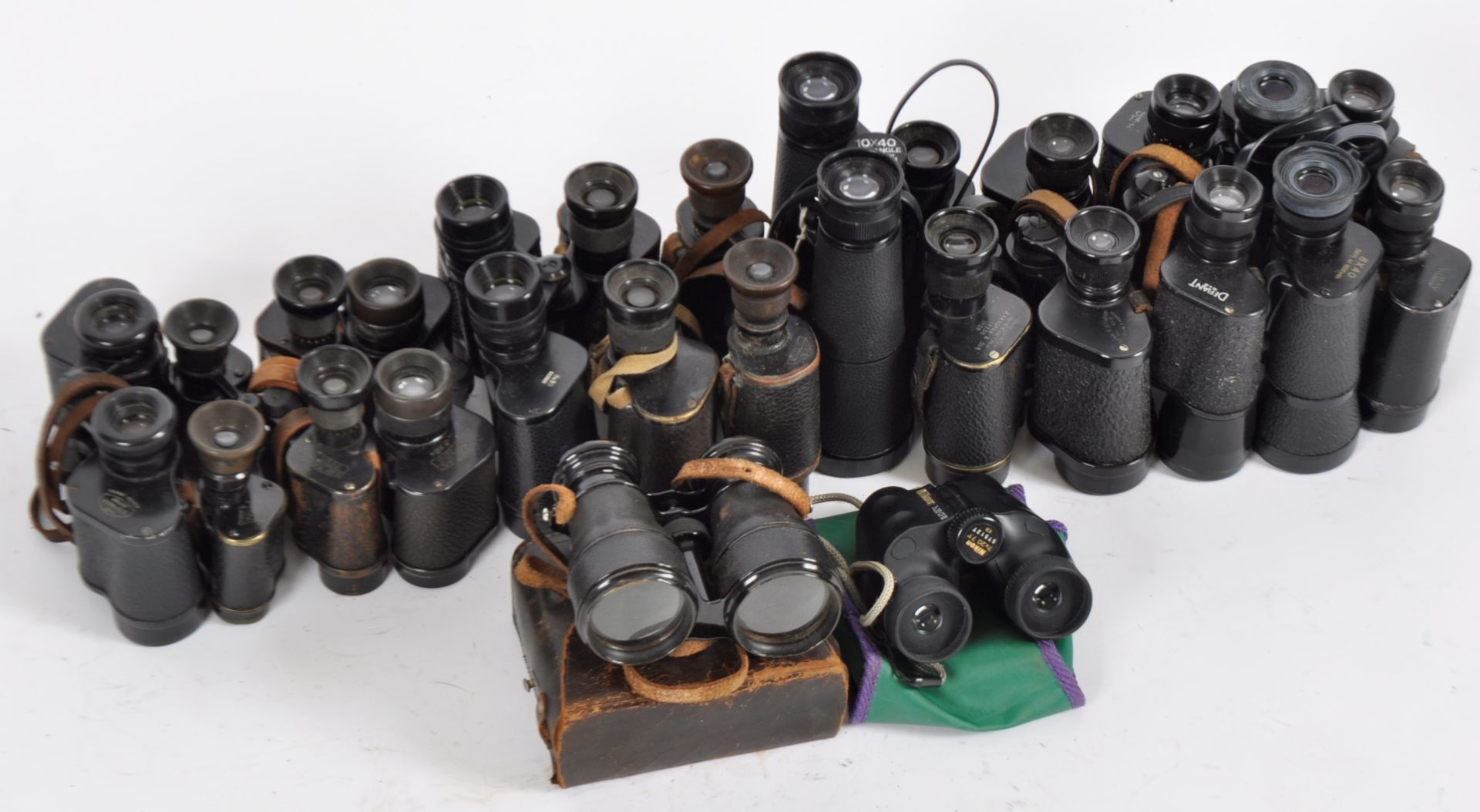 MIXED COLLECTION OF VINTAGE BINOCULARS INCLUDING MILITARY ISSUE - Image 4 of 6