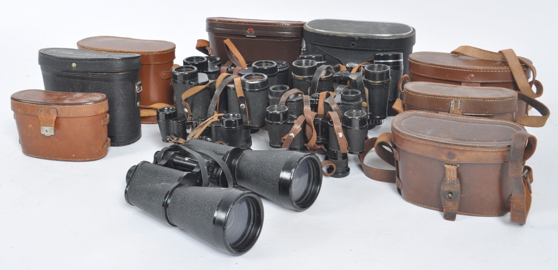 MIXED COLLECTION OF VINTAGE BINOCULARS - Image 4 of 5