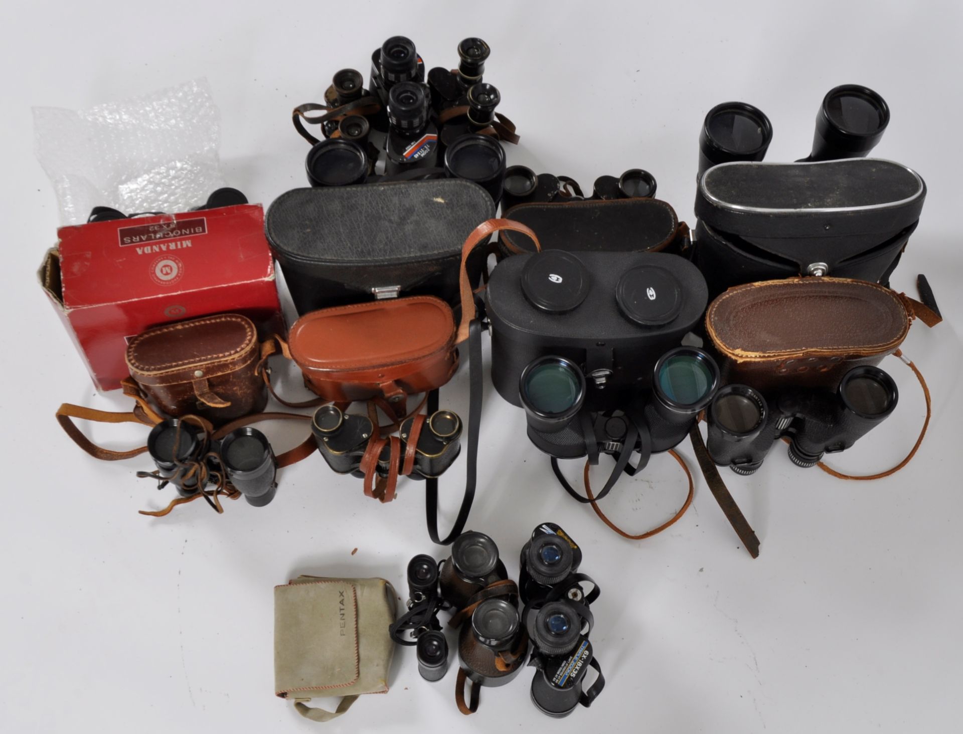 MIXED COLLECTION OF VINTAGE BINOCULARS - Image 3 of 9