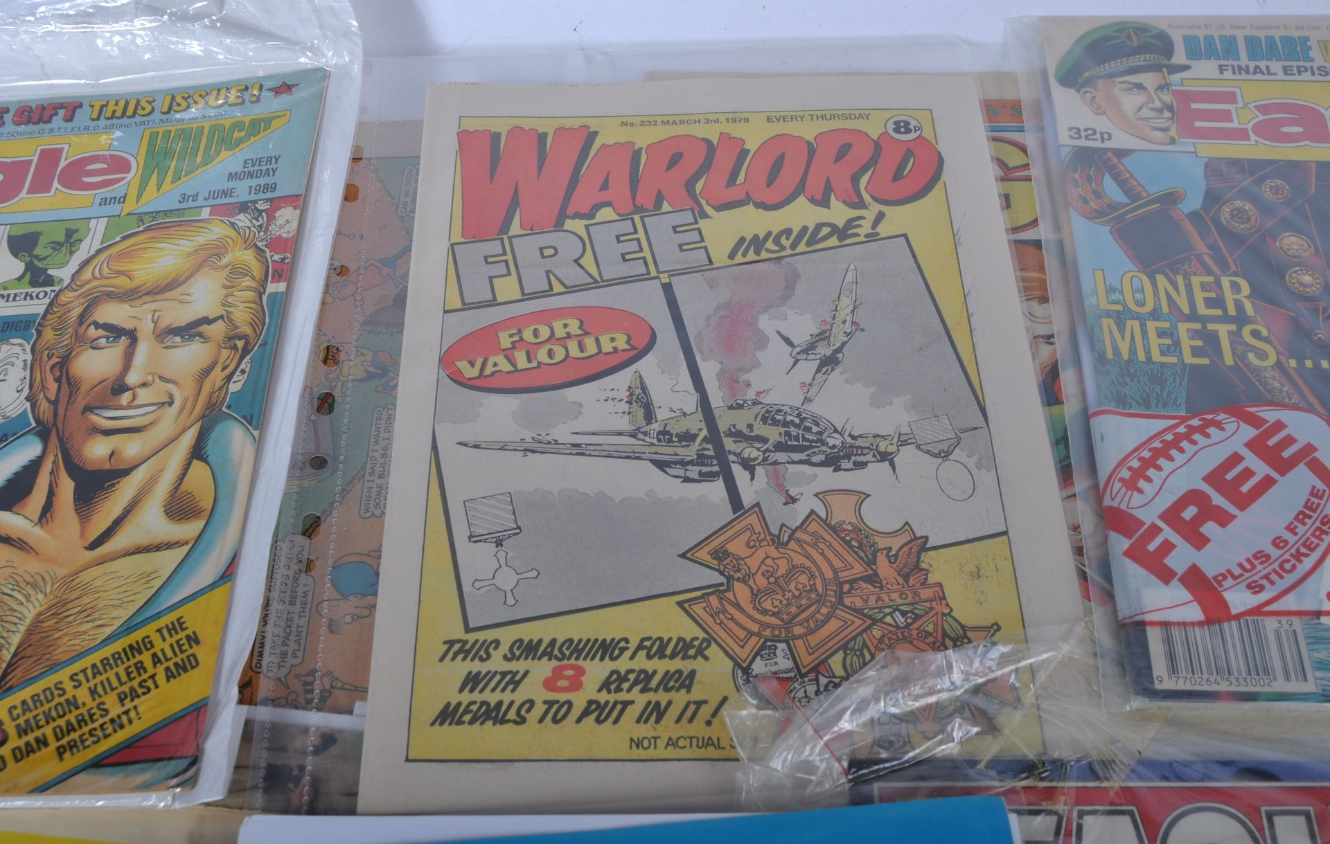 COMIC BOOKS - COLLECTION OF VINTAGE ISSUES - ALL WITH FREE GIFTS - Image 7 of 7