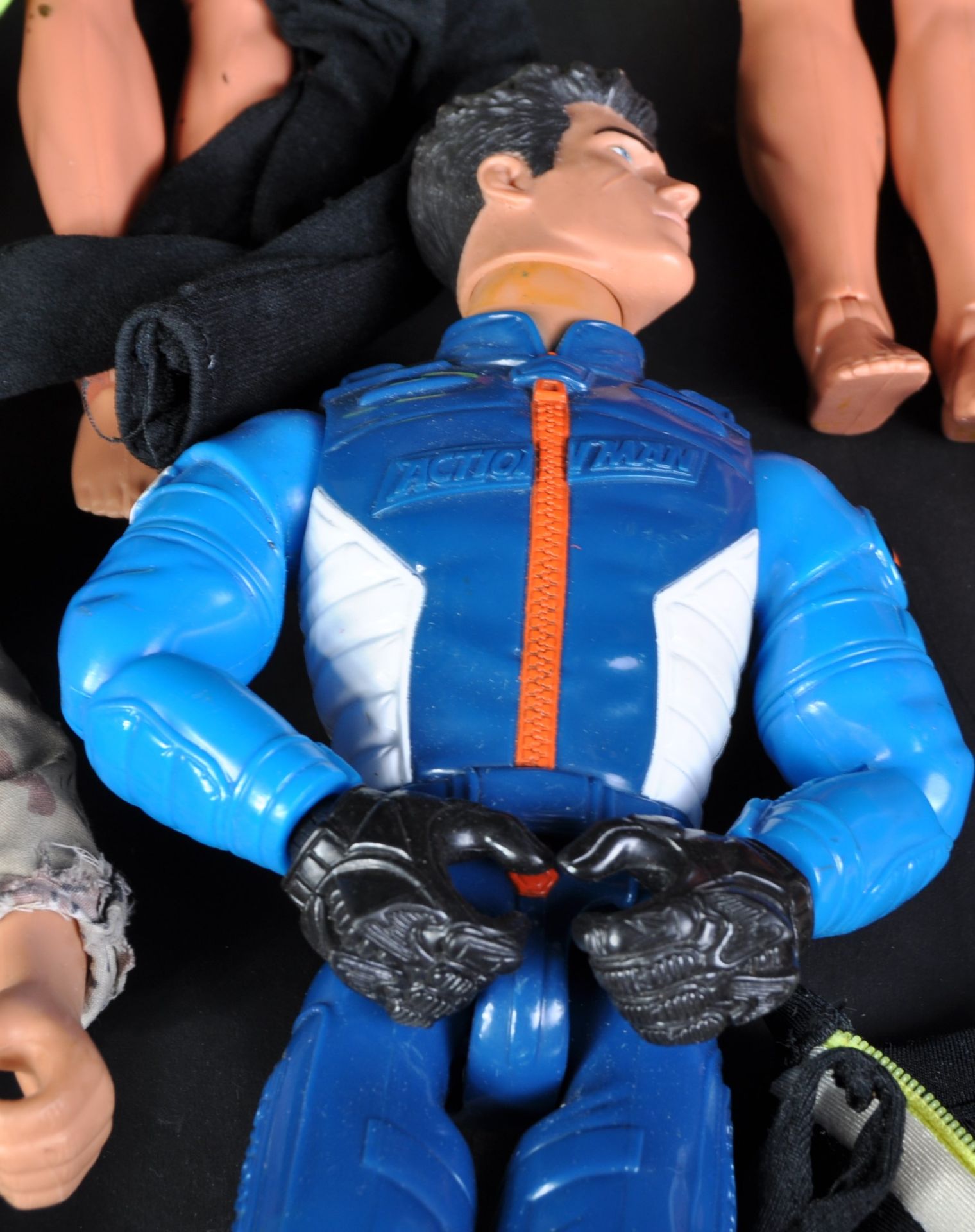COLLECTION OF ASSORTED ACTION MAN ACTION FIGURES - Image 2 of 8