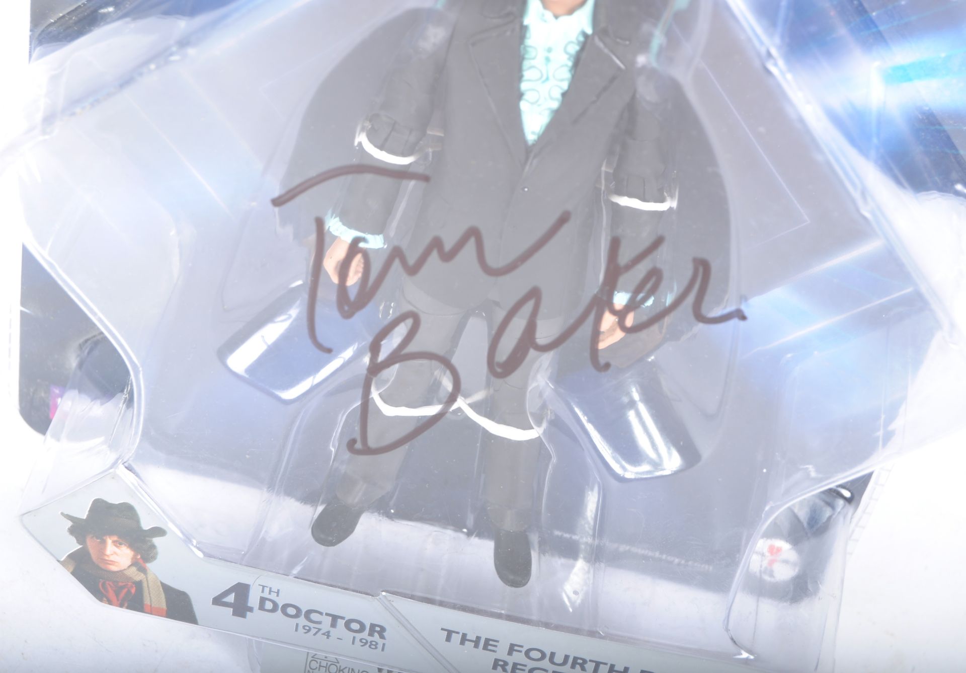 DOCTOR WHO - UNDERGROUND TOYS - TOM BAKER AUTOGRAPHED FIGURE - Image 2 of 2