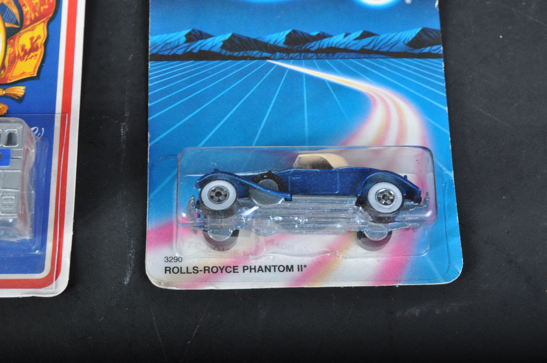 COLLECTION OF CARDED HOTWHEELS & MATCHBOX DIECAST MODELS - Image 5 of 6