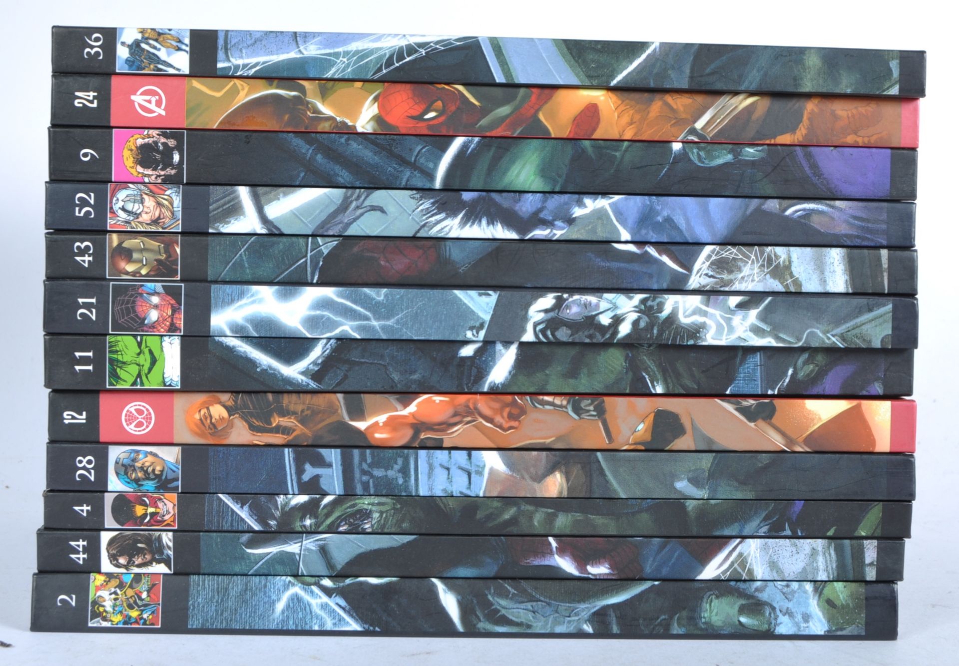 COLLECTION OF X12 ASSORTED MARVEL COMIC UNIVERSE BOOKS