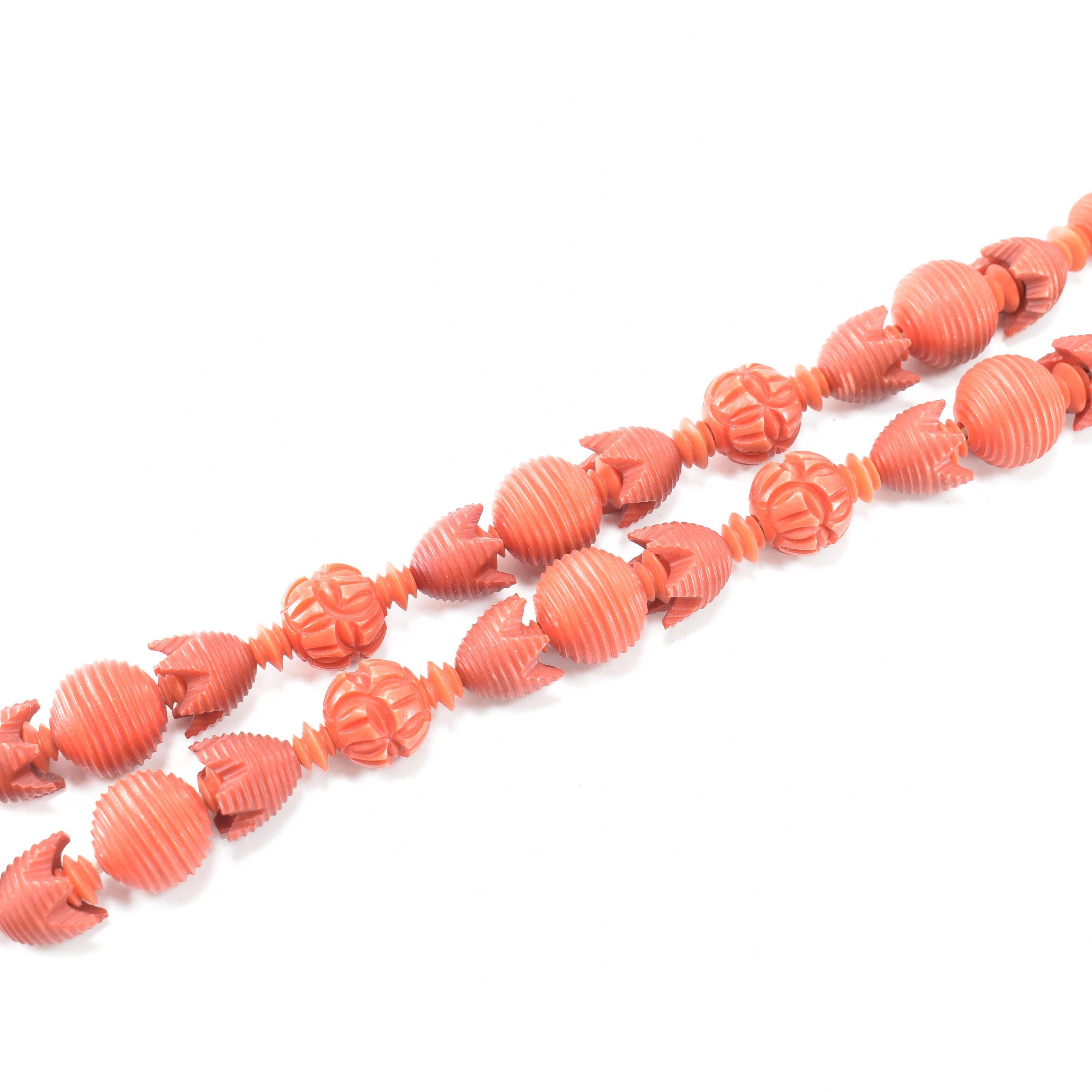 1930S ART DECO EARLY PLASTIC BEADED NECKLACE - Image 2 of 4