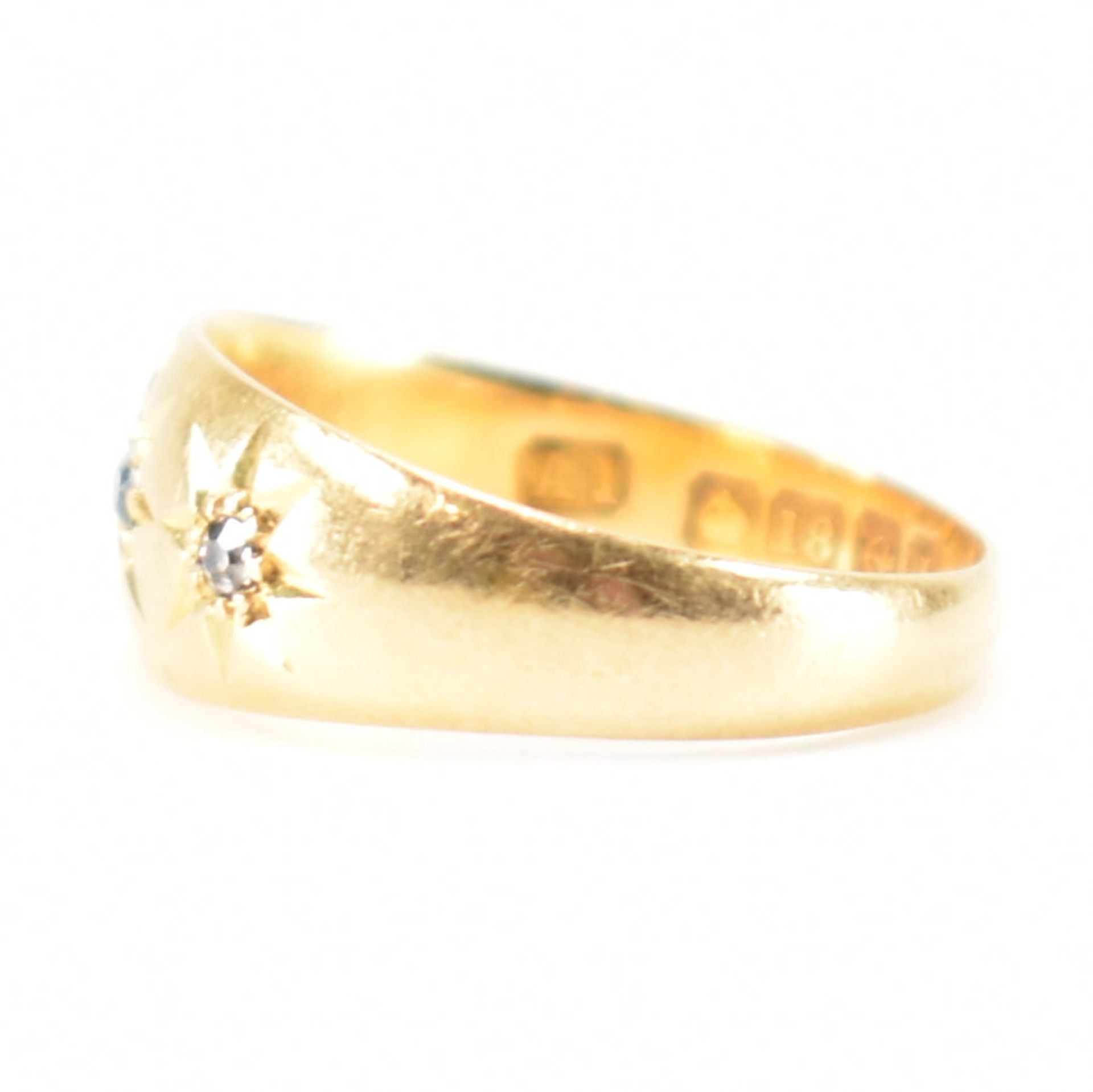 HALLMARKED 18CT GOLD & DIAMOND THREE STONE DOME RING - Image 2 of 9