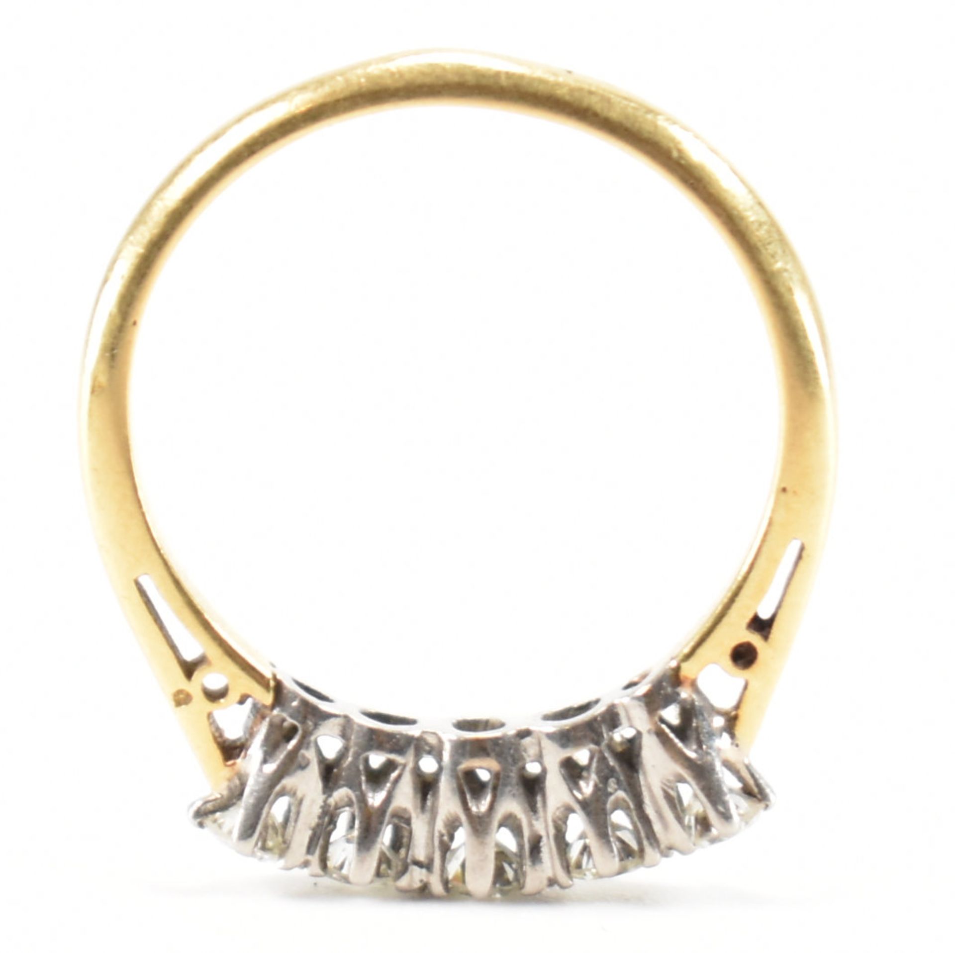 18CT GOLD & DIAMOND 5 STONE RING - Image 7 of 8