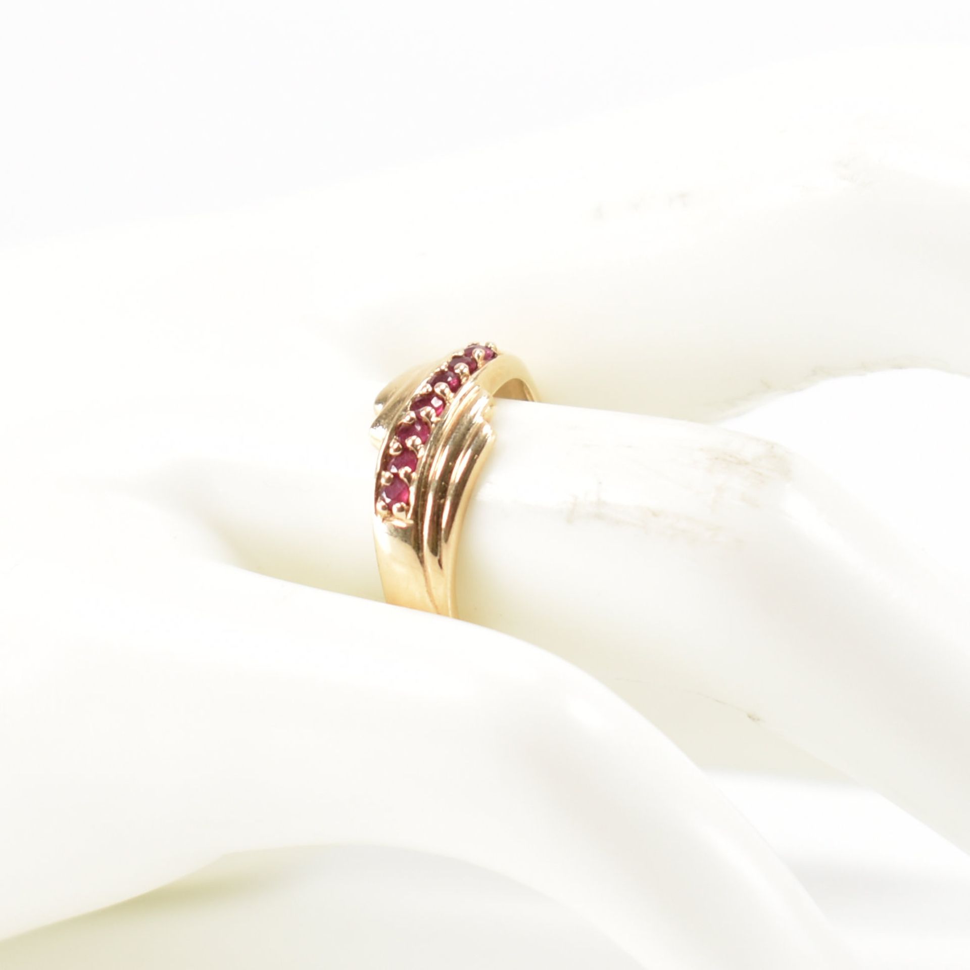 HALLMARKED 9CT GOLD RUBY RING - Image 8 of 8