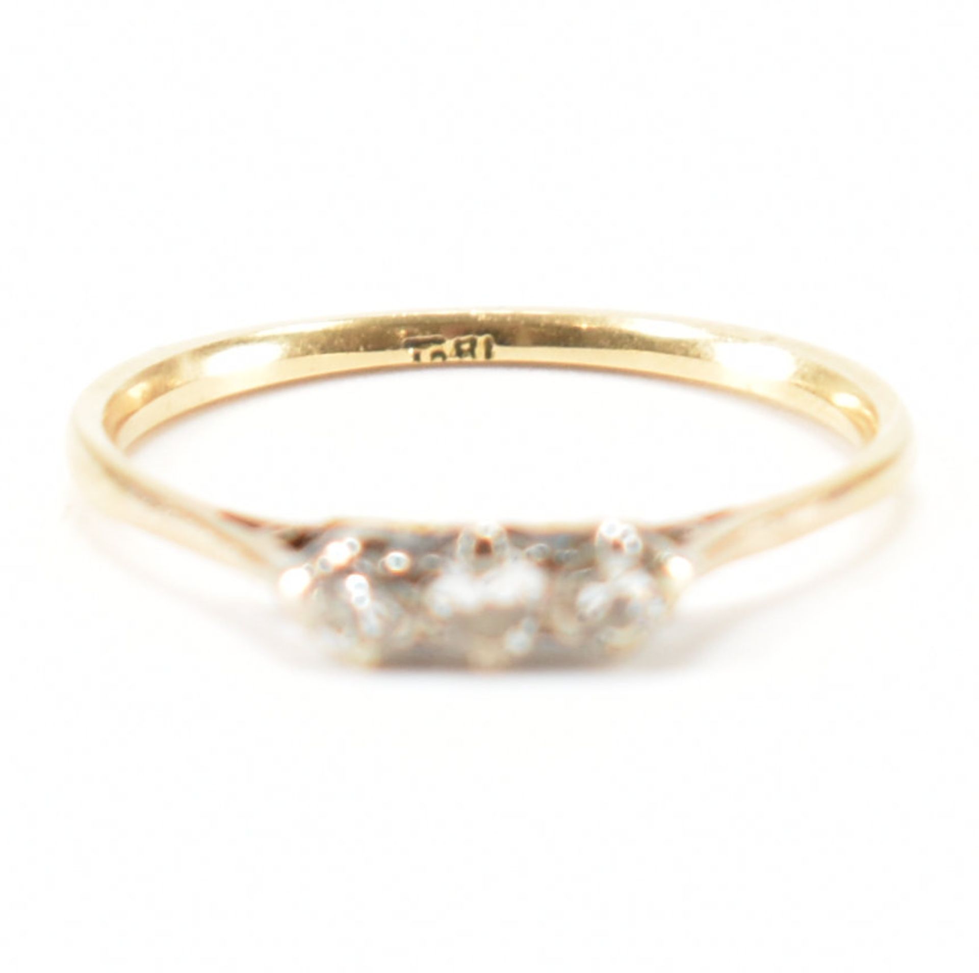 VINTAGE 18CT GOLD & DIAMOND THREE STONE RING - Image 6 of 8