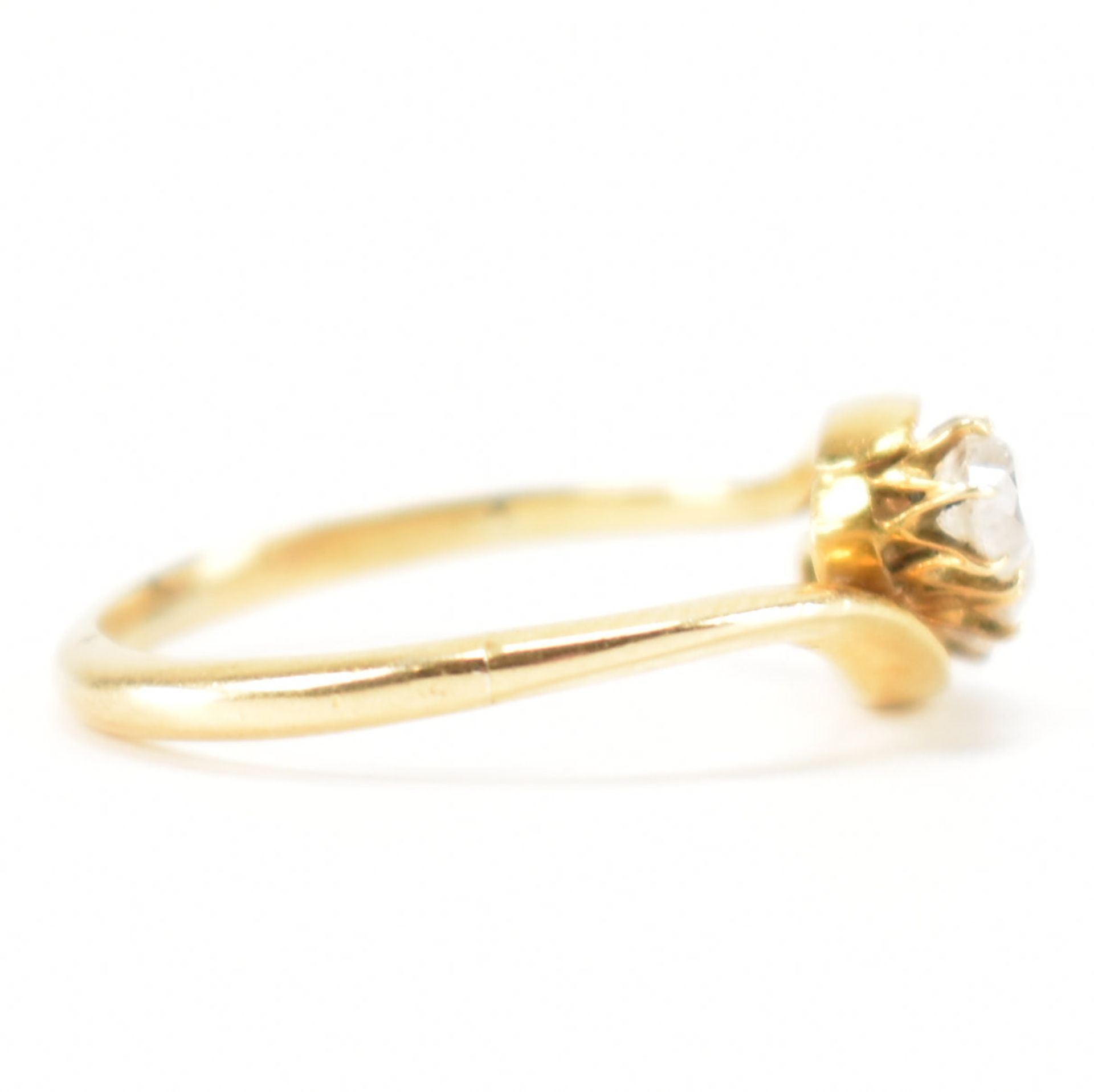 HALLMARKED 18CT GOLD & DIAMOND THREE STONE RING - Image 5 of 8