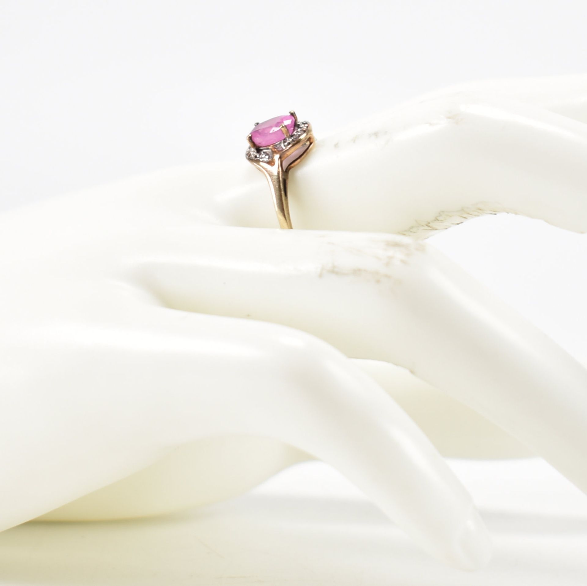 HALLMARKED 9CT GOLD PINK STONE & DIAMOND CROSSOVER RING - Image 8 of 8