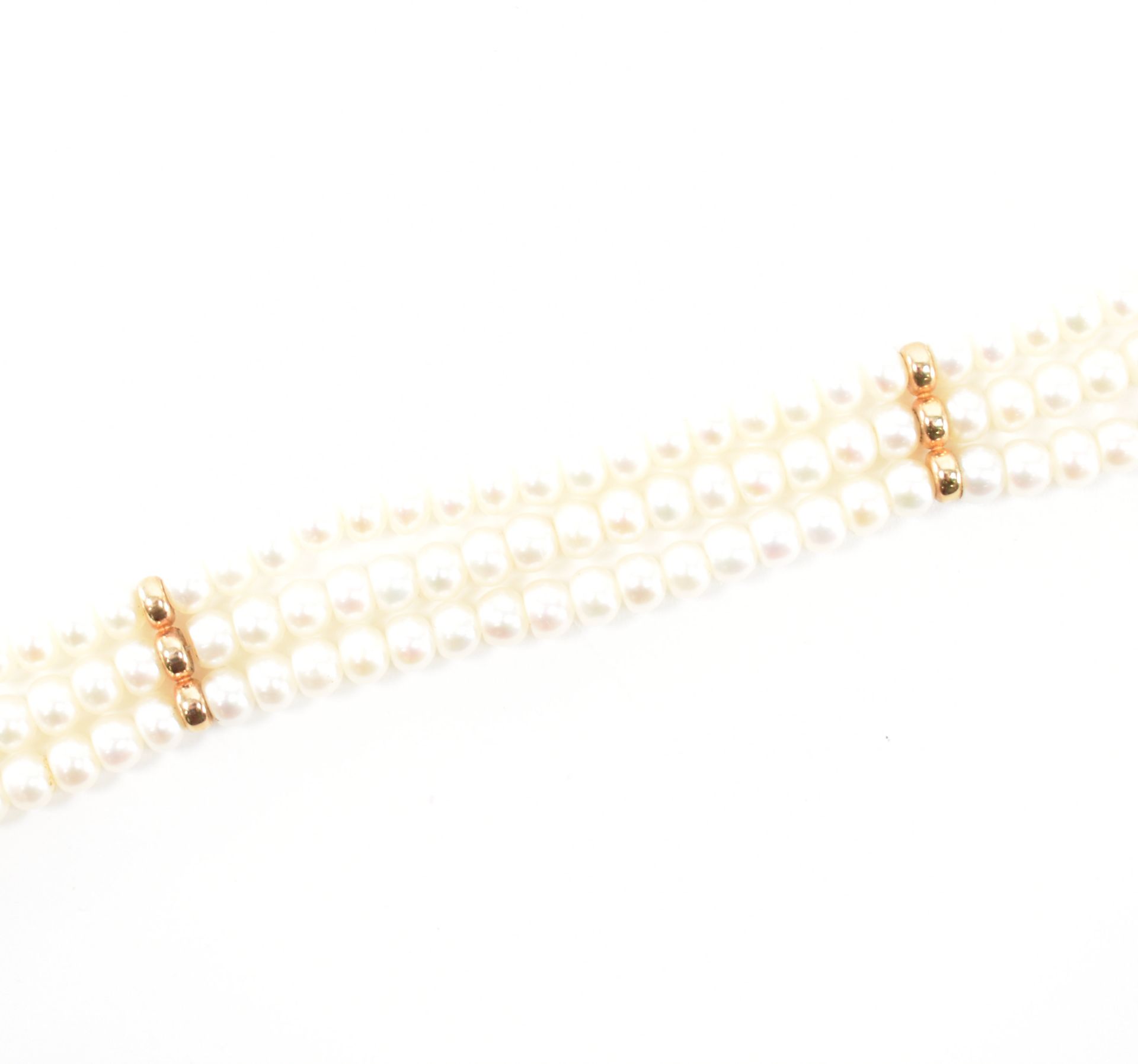 14CT GOLD & PEARL THREE STRAND BRACELET - Image 2 of 3