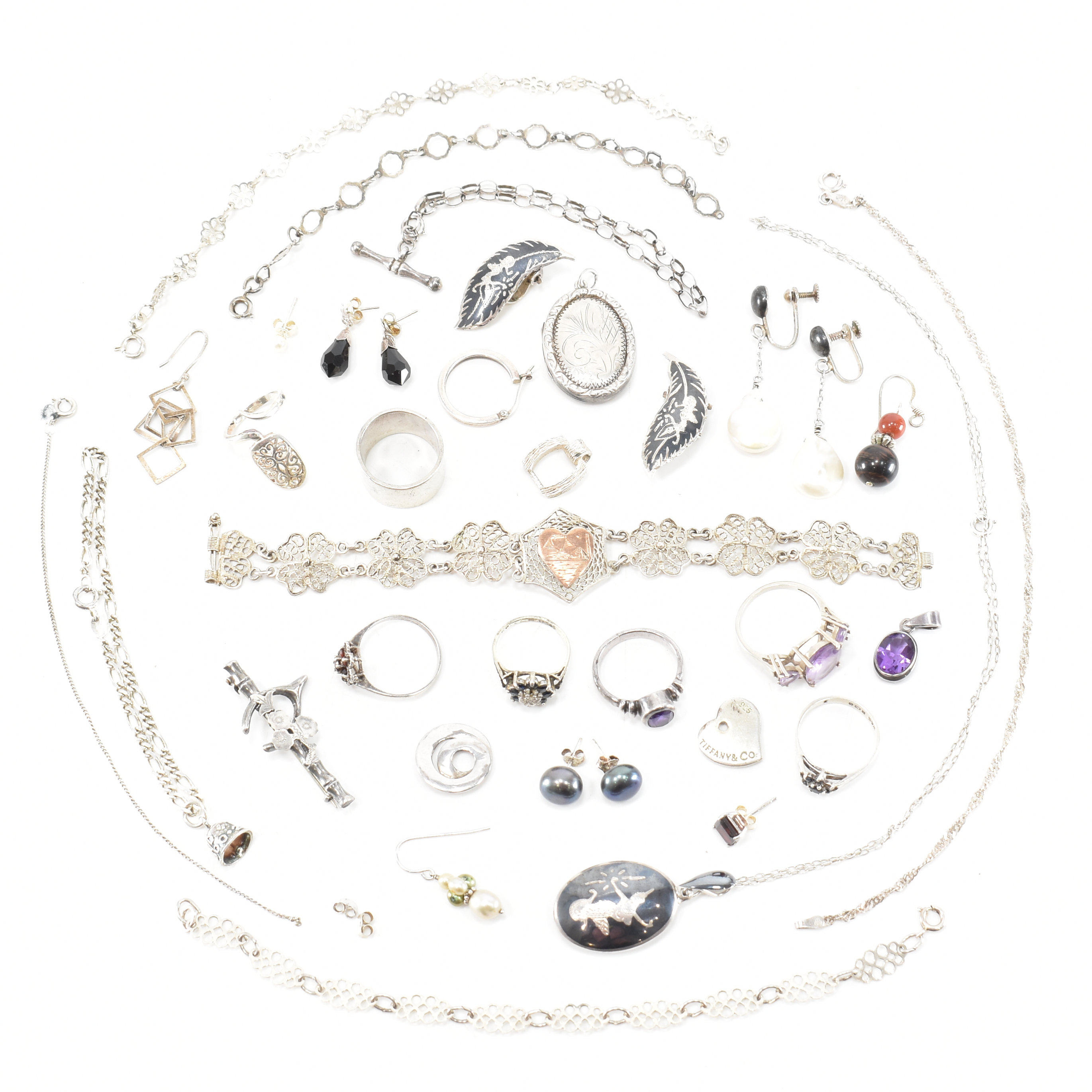 COLLECTION OF ASSORTED SILVER JEWELLERY