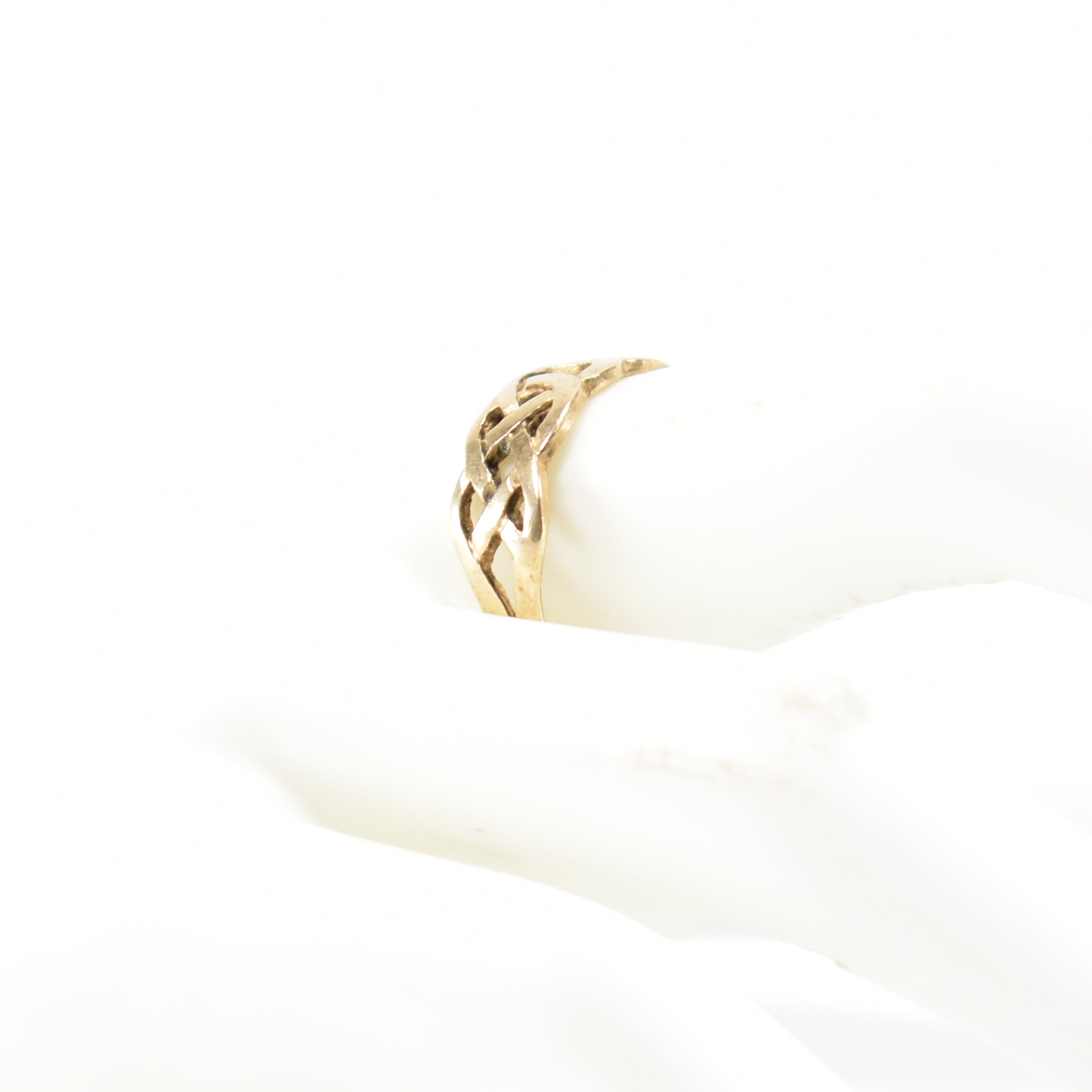 HALLMARKED 9CT GOLD CELTIC KNOT RING - Image 8 of 8