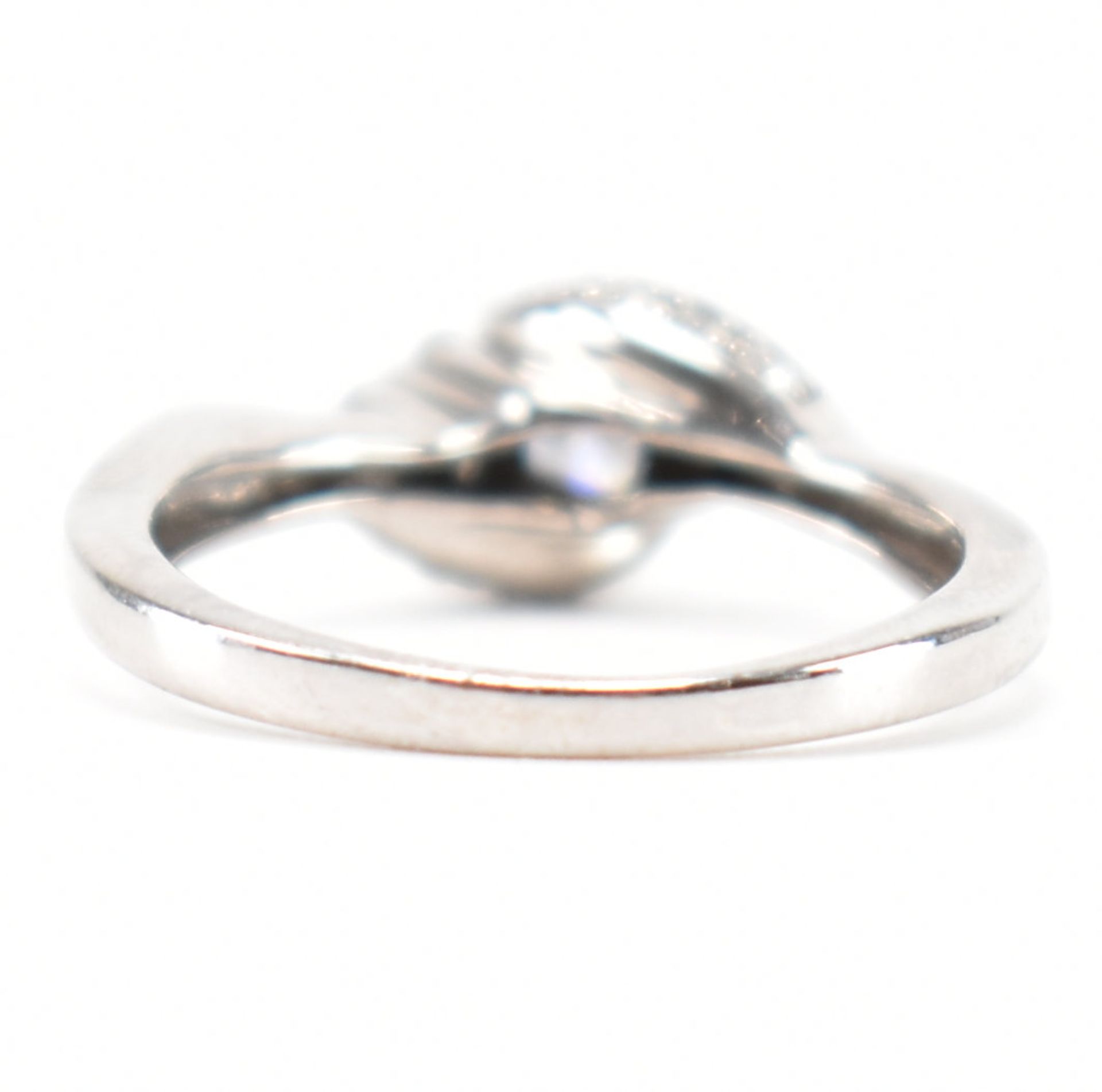 WHITE GOLD & DIAMOND CROSSOVER RING - Image 4 of 7