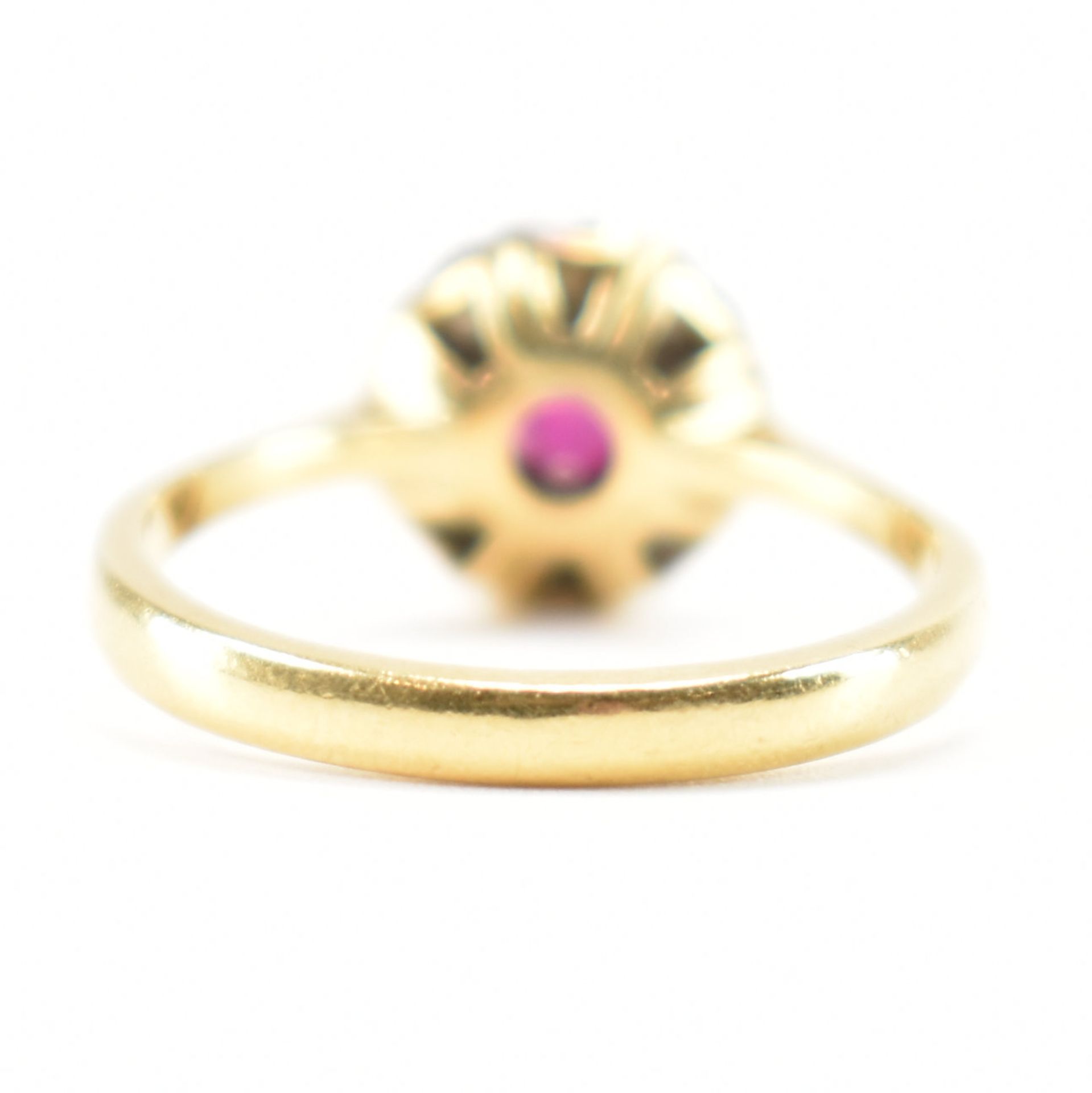 HALLMARKED 18CT GOLD RUBY & DIAMOND CLUSTER RING - Image 4 of 9